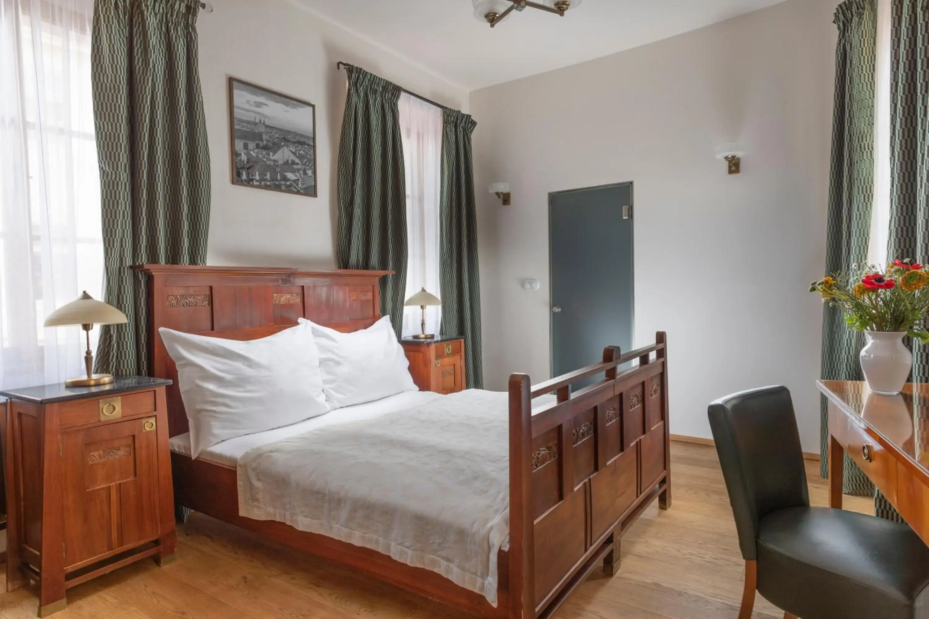 Superior Double Room in Hotel At the Green Grape Superior Double Room in Hotel At the Green Grape