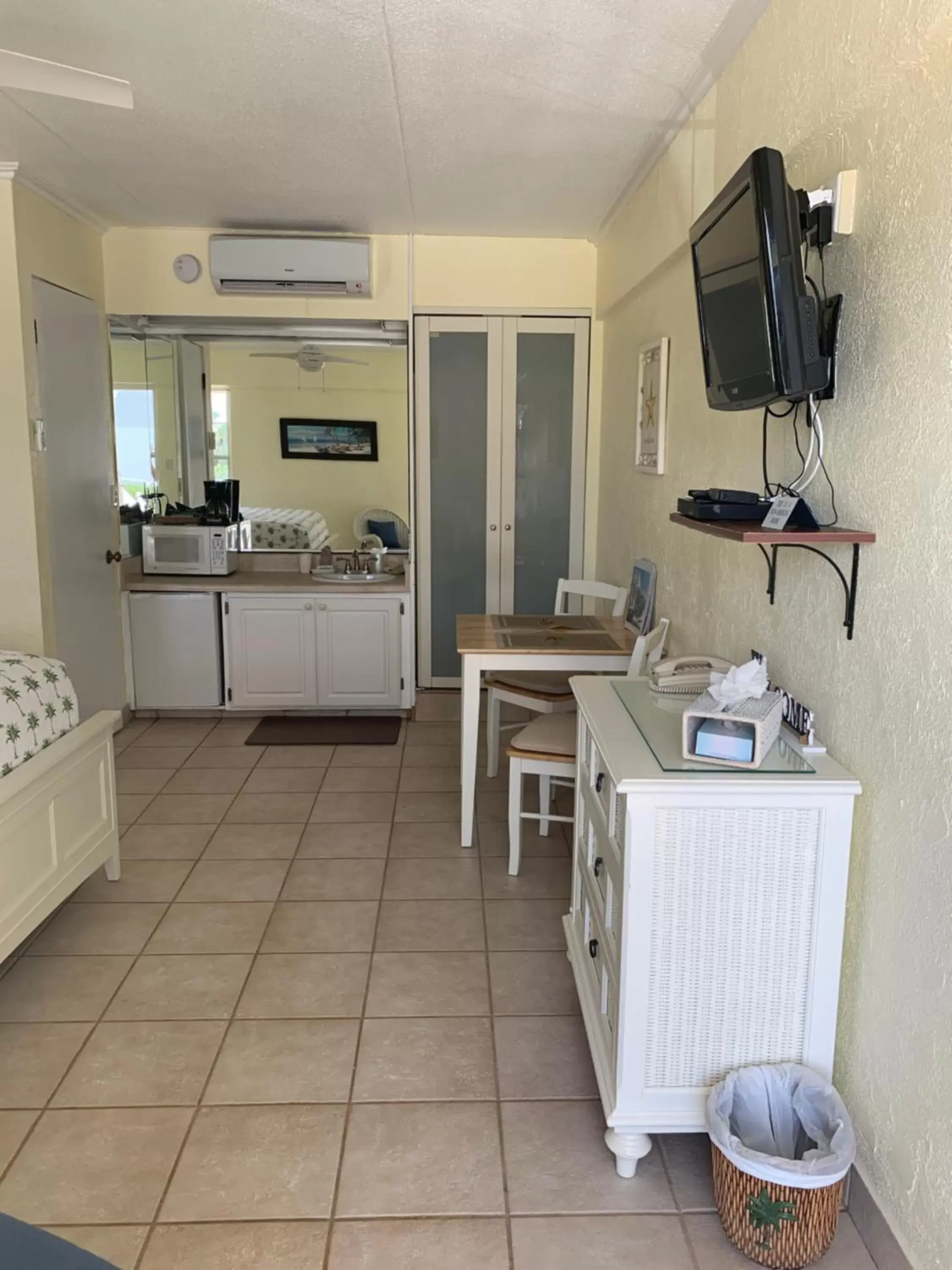 Kitchen/Kitchenette in Queens Gate Resort