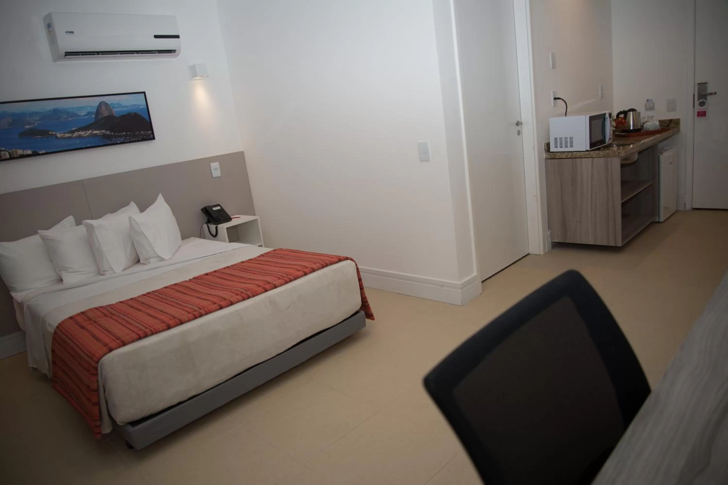 Bed in Ramada by Wyndham Macae Hotel & Suites