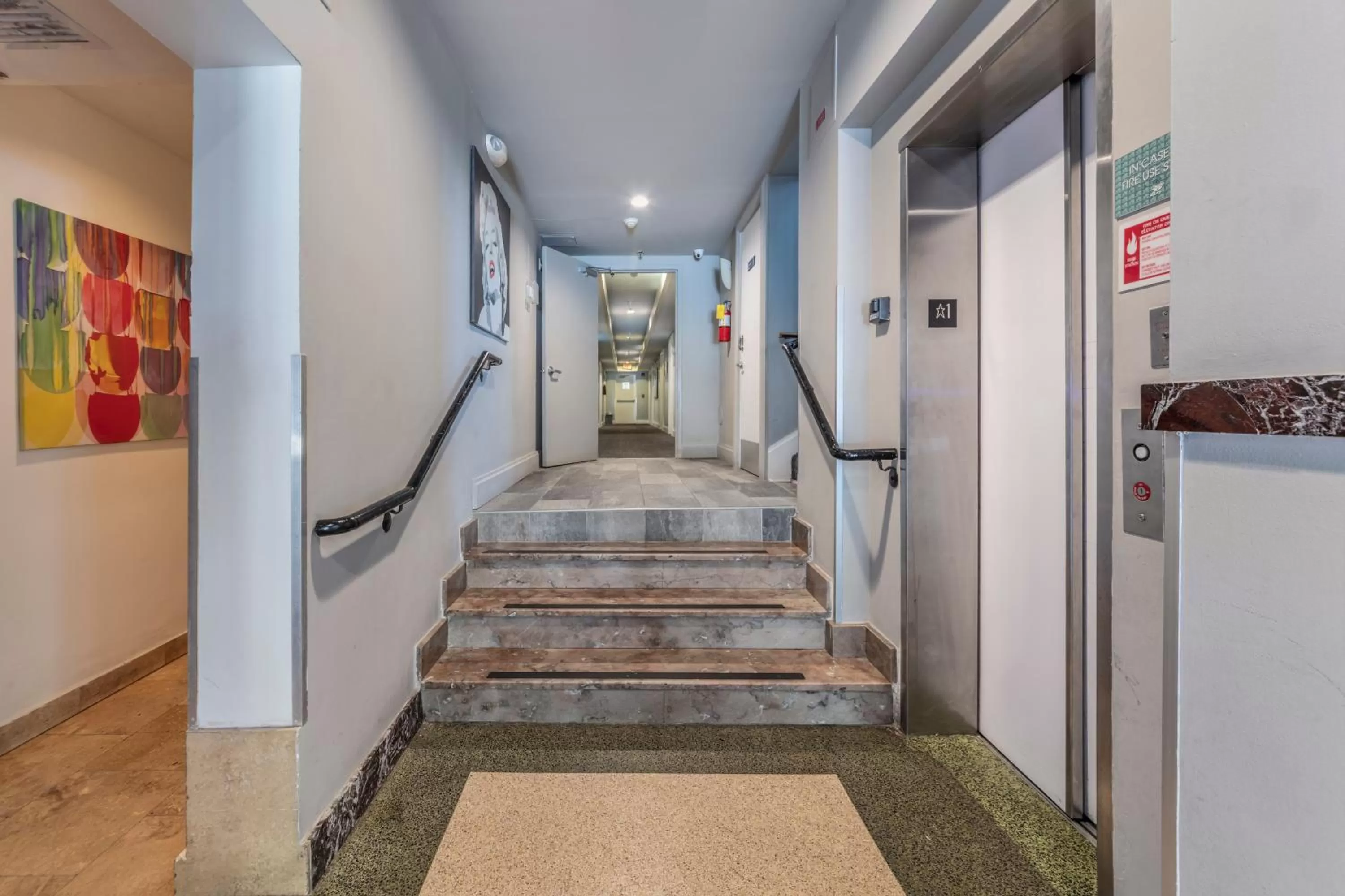 Lobby or reception in La Flora by LuxUrban