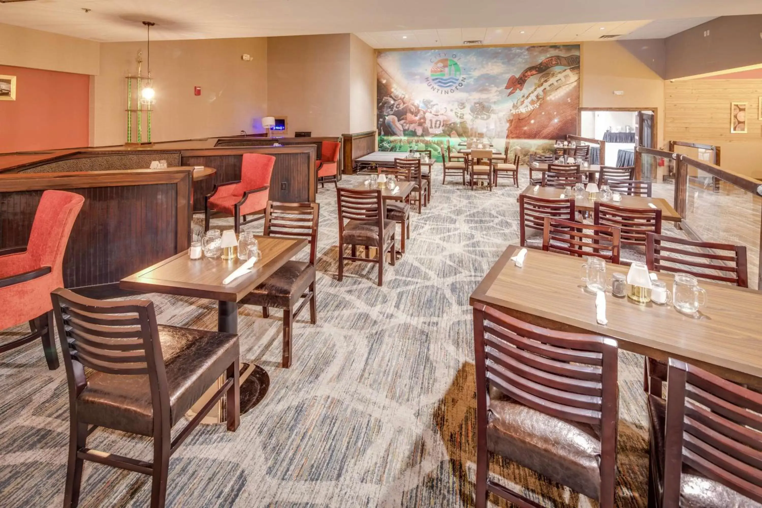 Lounge or bar, Restaurant/Places to Eat in DoubleTree by Hilton Huntington, WV