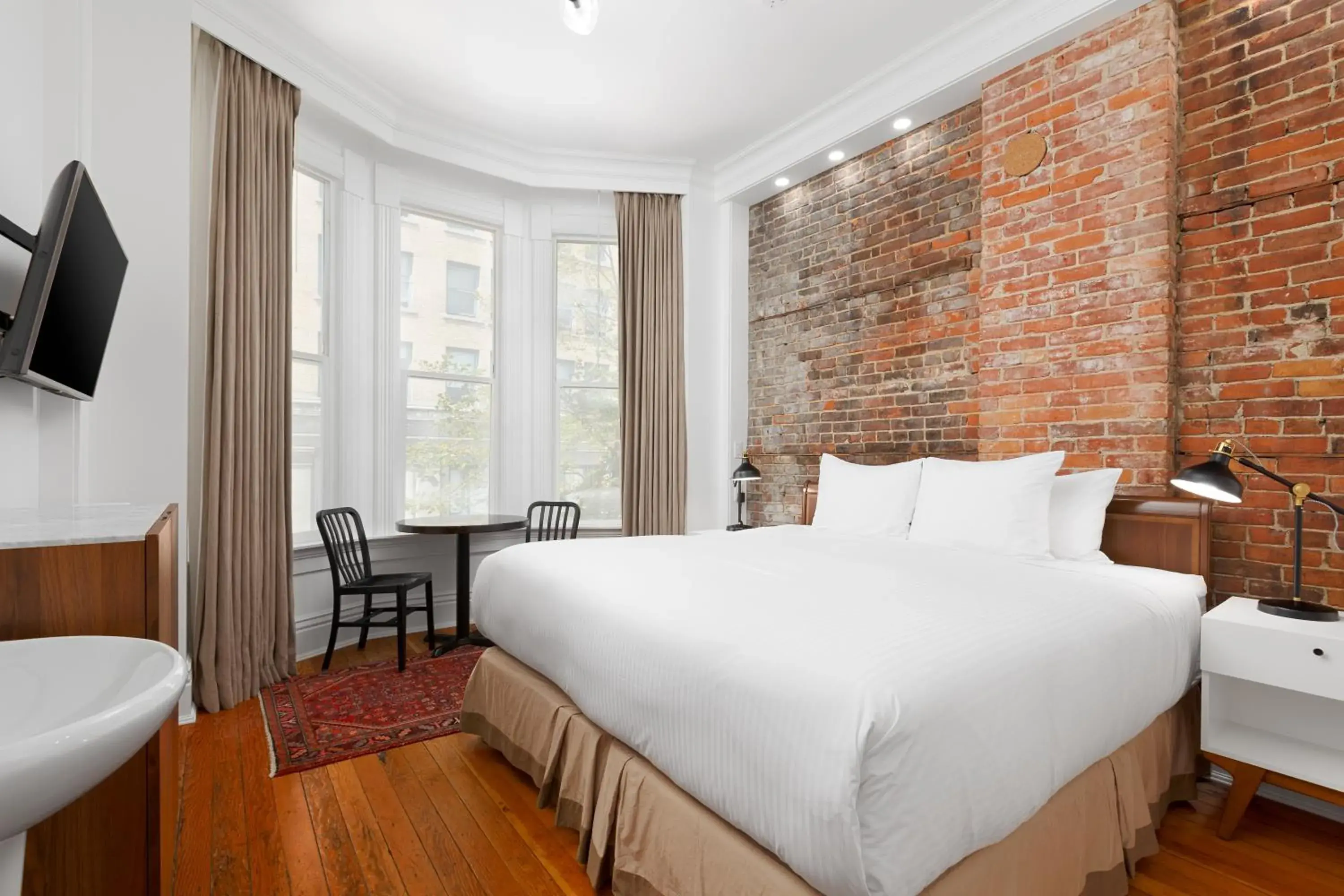 Bedroom, Bed in Victorian Hotel