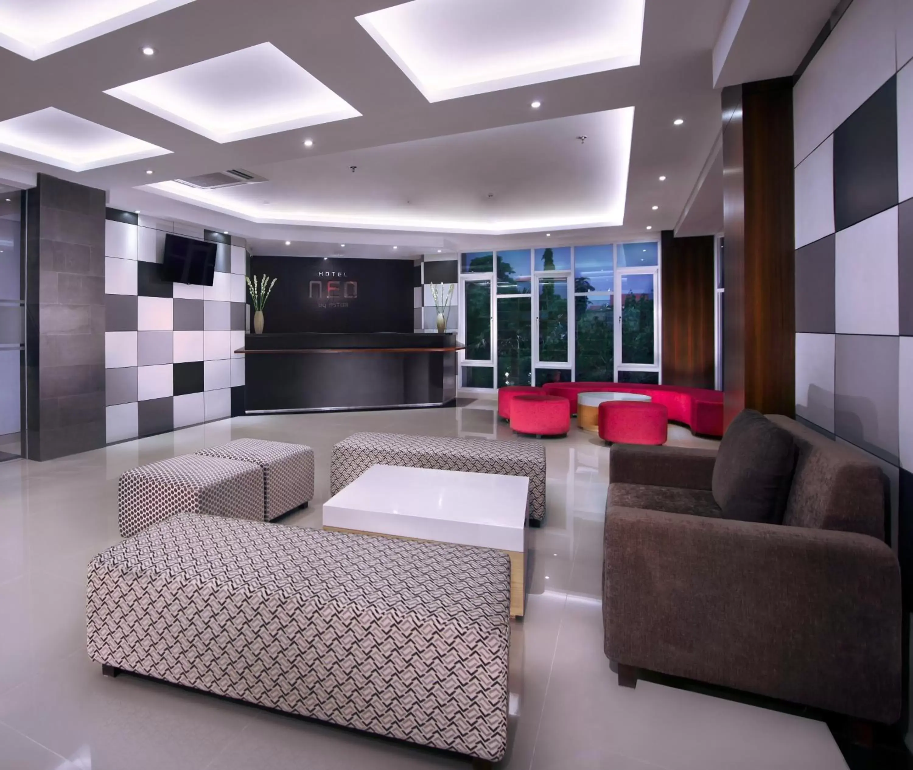 Lounge or bar, Lobby/Reception in Neo Denpasar by ASTON