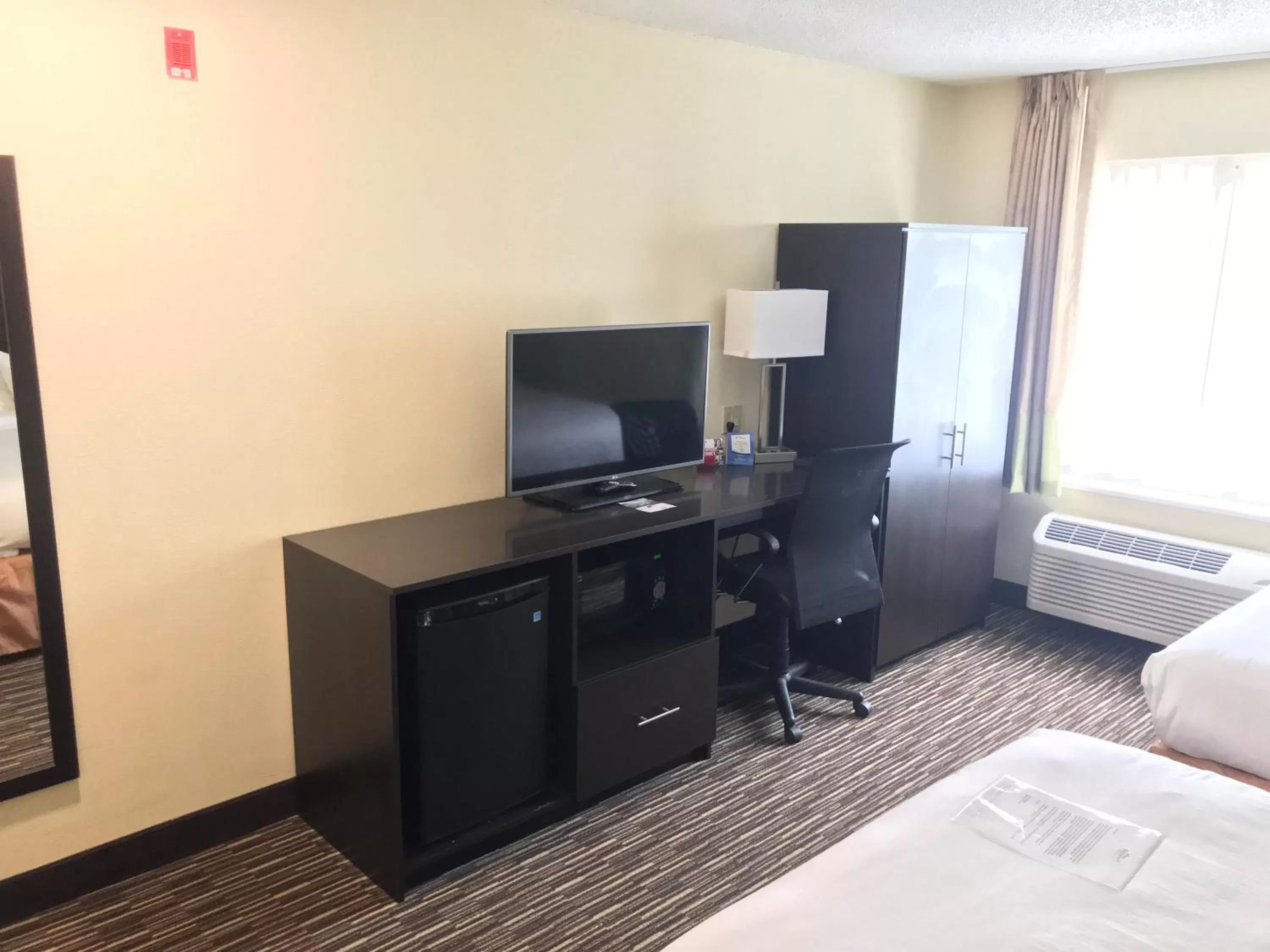 TV and multimedia, Bed in Baymont by Wyndham Newark at University of Delaware