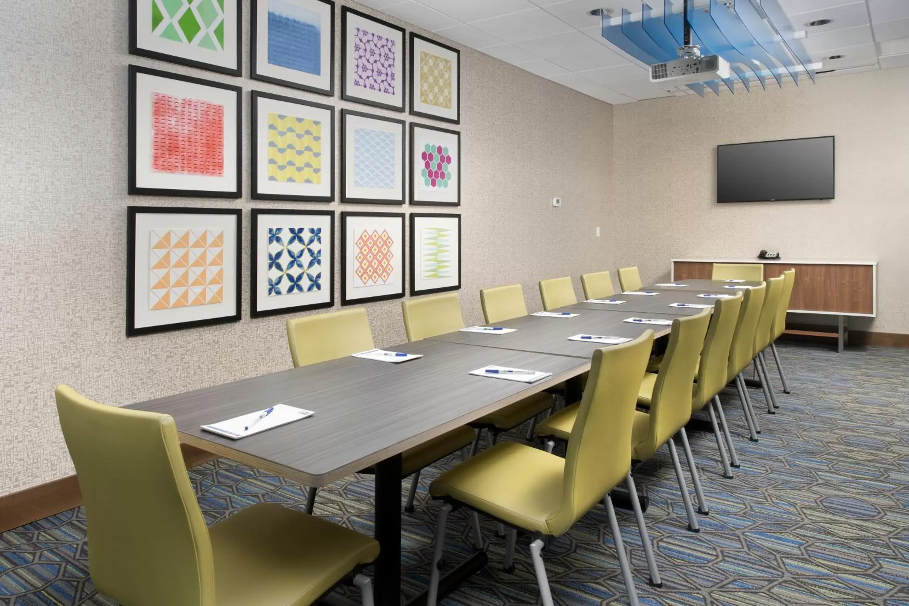 Meeting/conference room in Holiday Inn Express & Suites San Antonio North-Windcrest, an IHG Hotel
