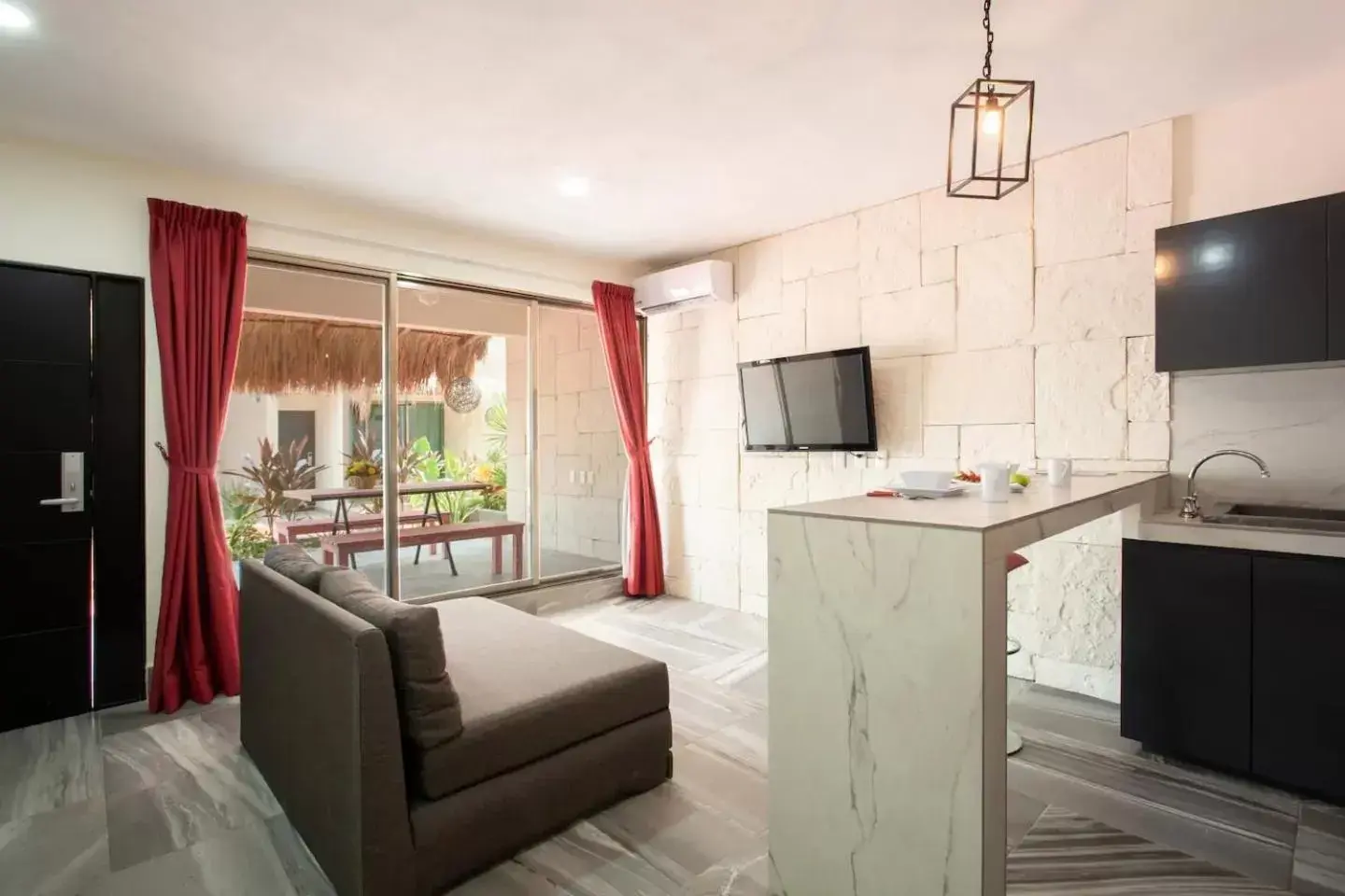Kitchen or kitchenette, Seating Area in Casa Kaoba Hotel & Suites