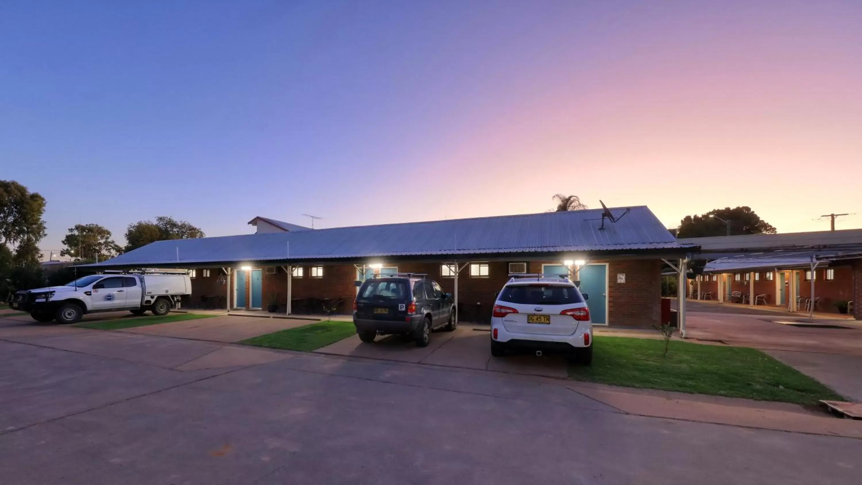 Parking, Property Building in The Major Mitchell Motel