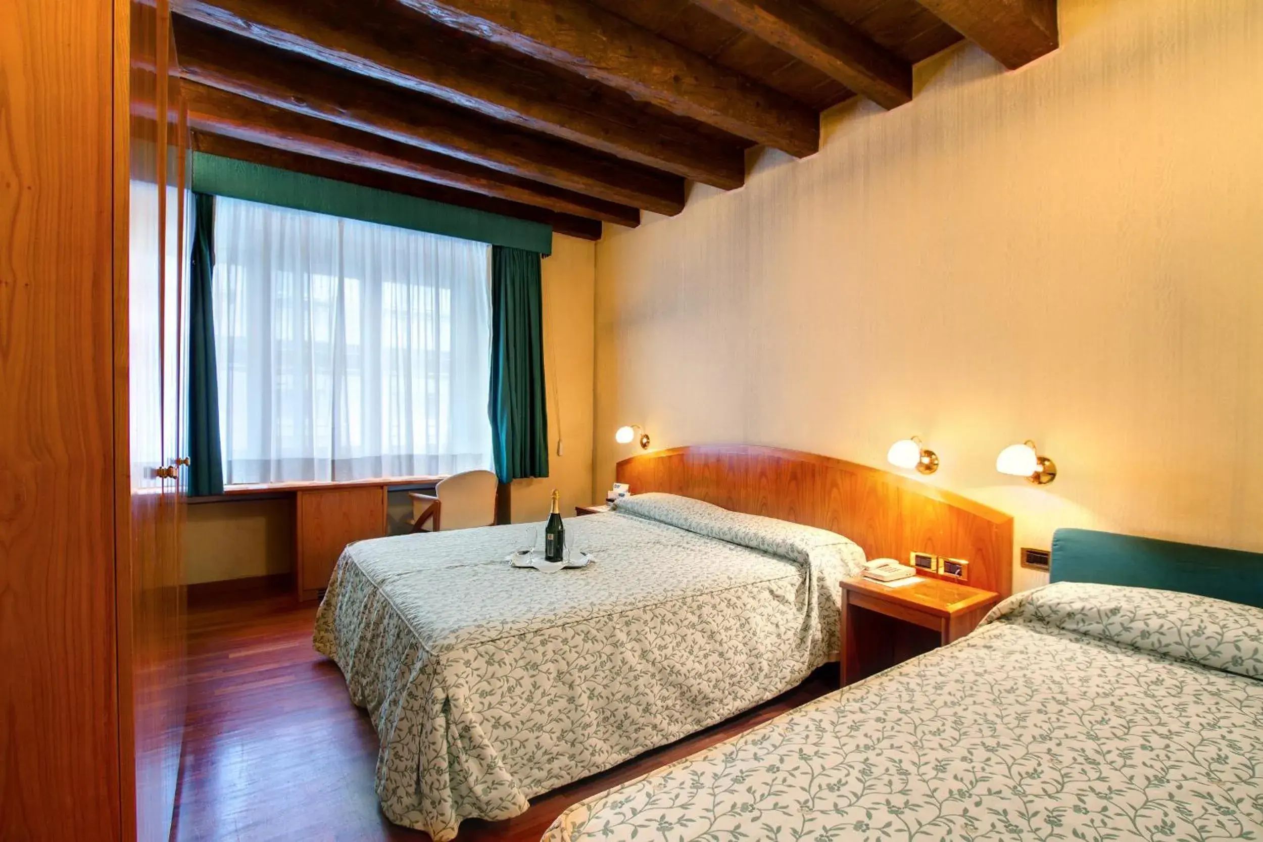 Bedroom, Bed in Corot Hotel