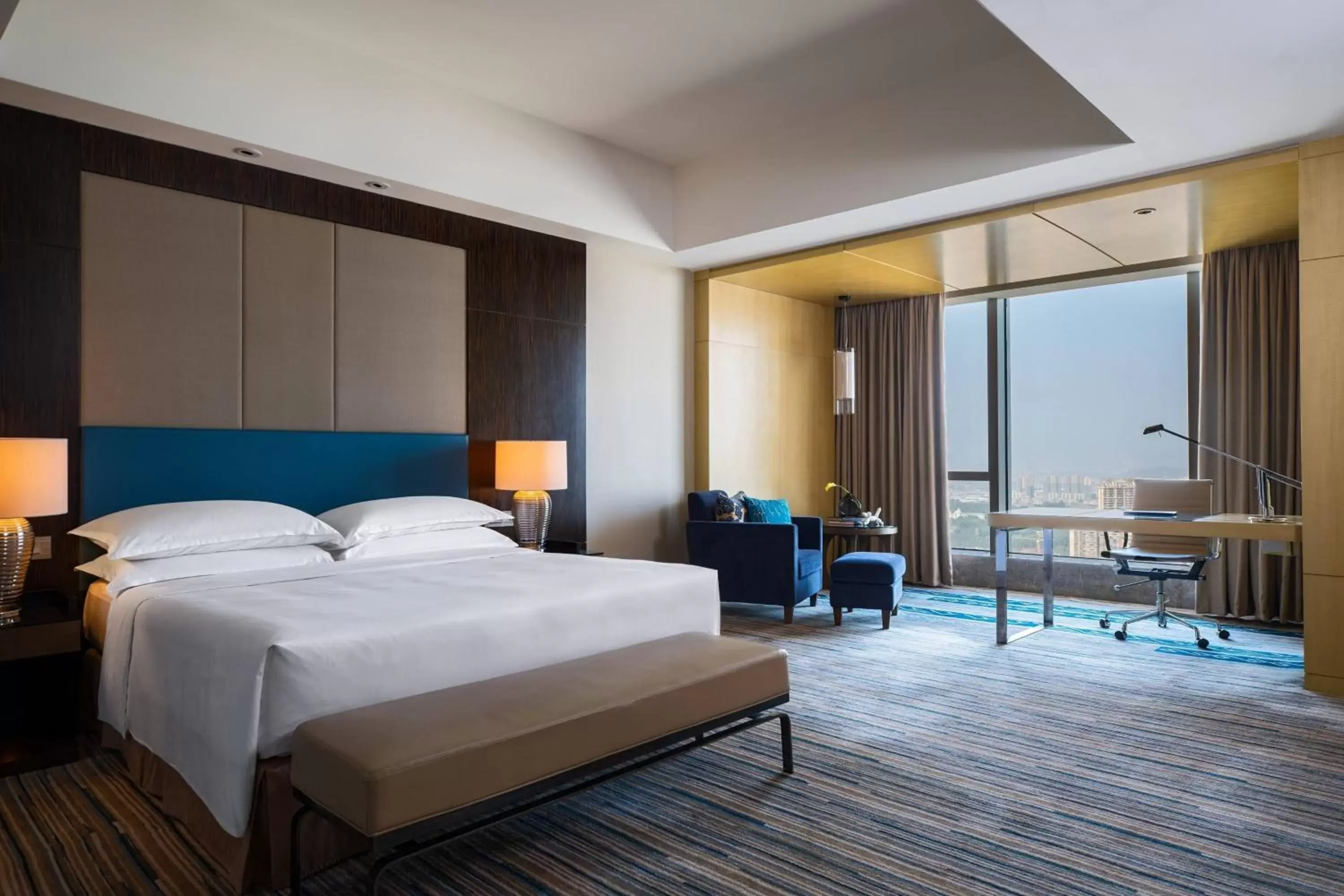 Photo of the whole room, Bed in Renaissance Huizhou Hotel