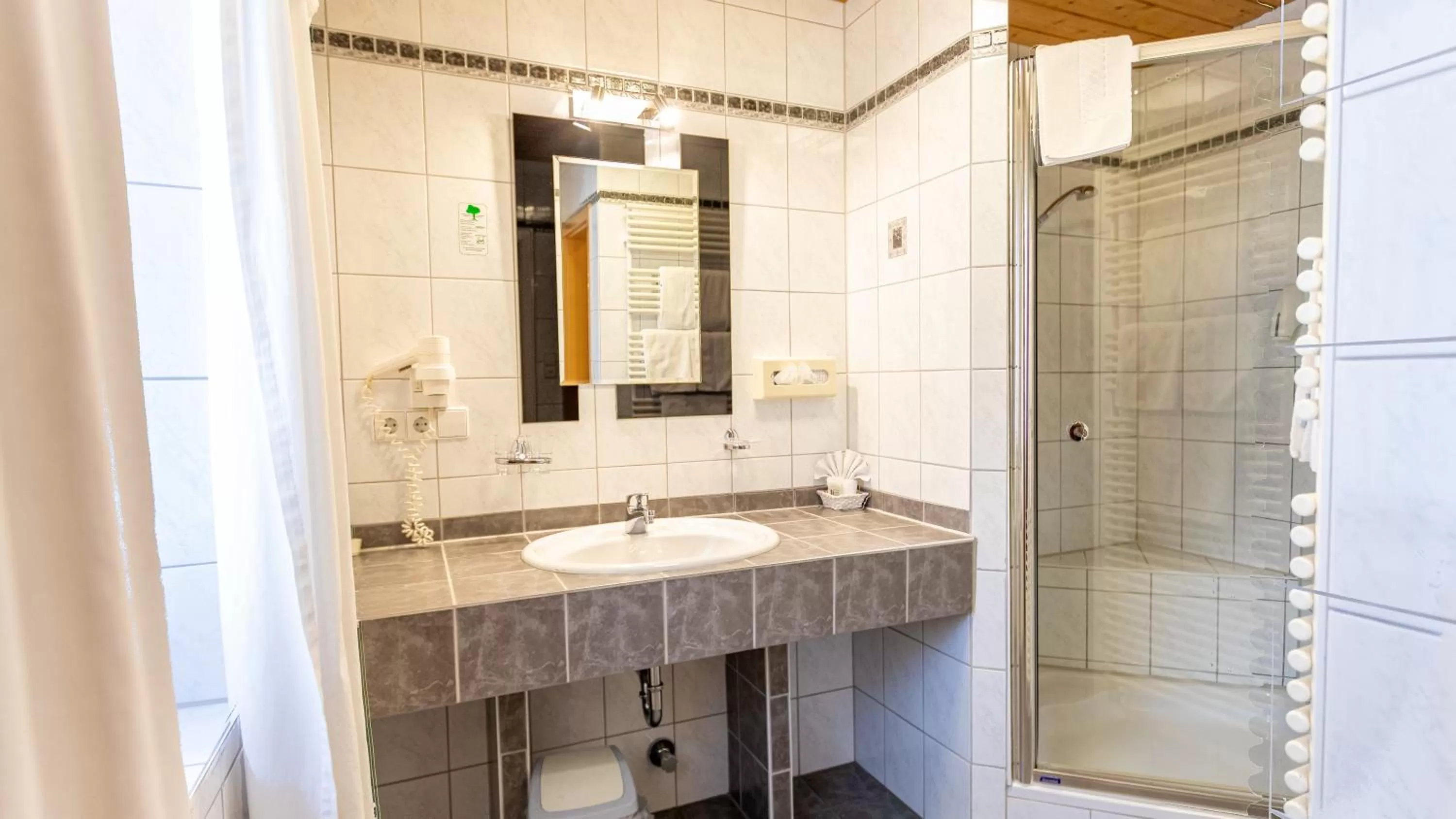 Bathroom in Aktivhotel & Gasthof Schmelz Ihr familienfreundliches Urlaubs Hotel mit Wellness Almsauna ab Februar Chiemgau Karte