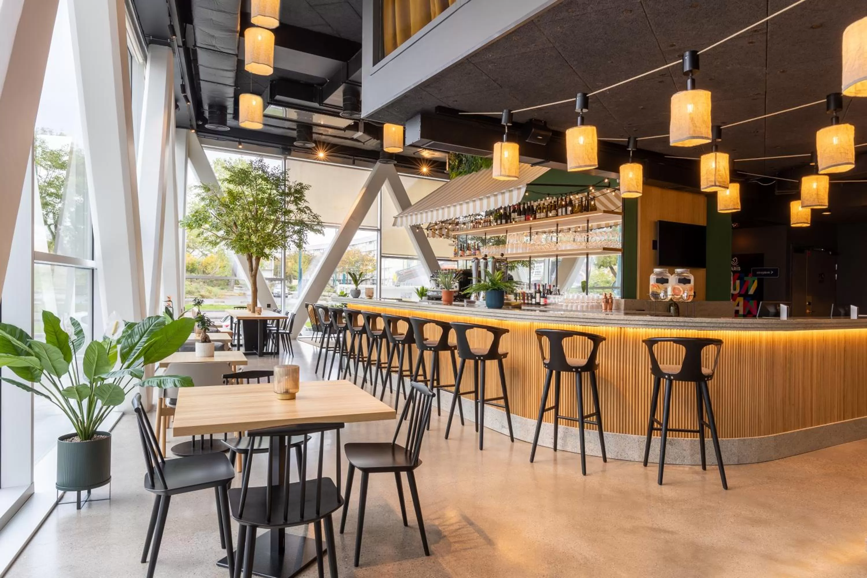 Lobby or reception in Best Western M-Treize Paris Asnieres