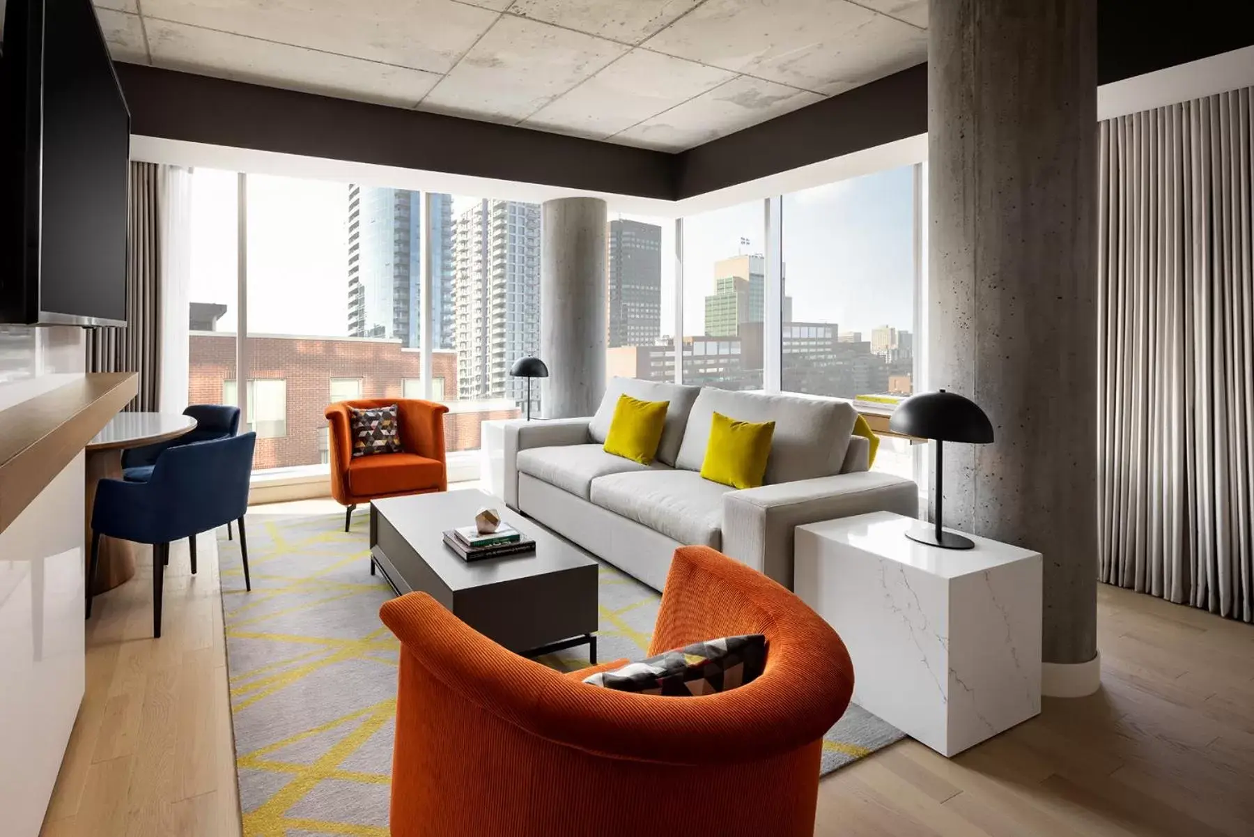 Communal lounge/ TV room, Seating Area in Humaniti Hotel Montreal, Autograph Collection