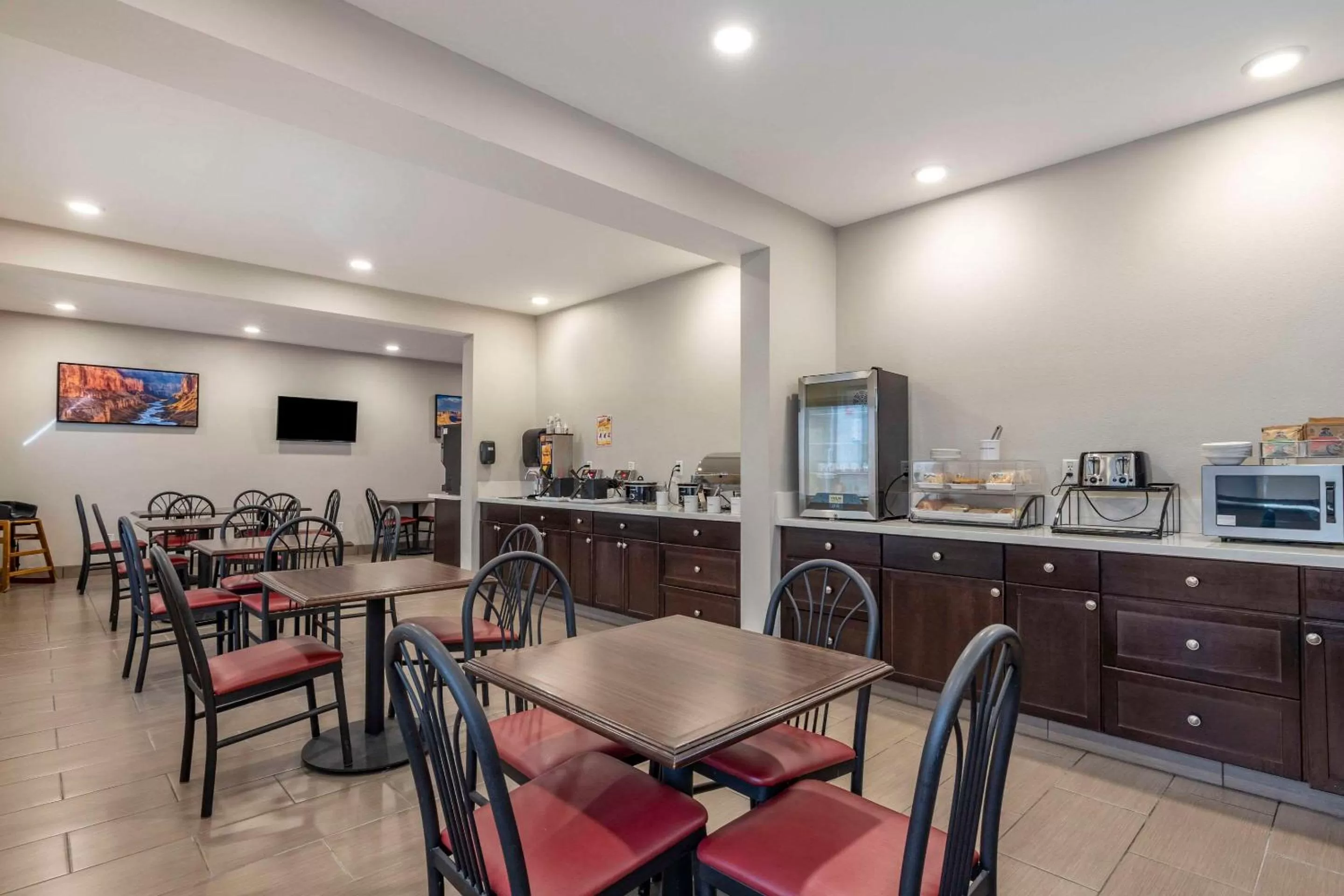 Breakfast in Clarion Inn Kingman I-40 Route 66