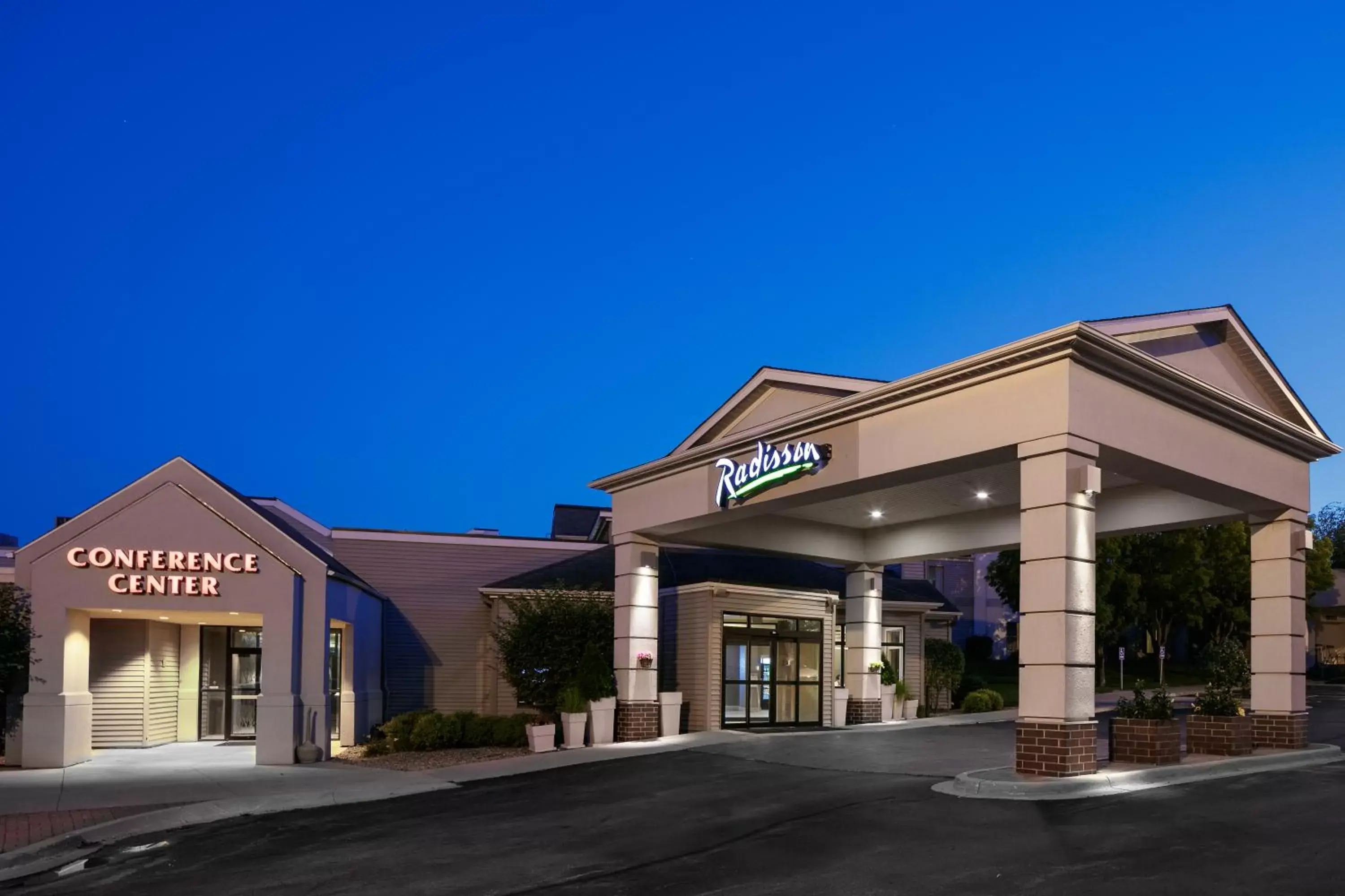 Facade/Entrance in Radisson Hotel & Conference Center Coralville - Iowa City