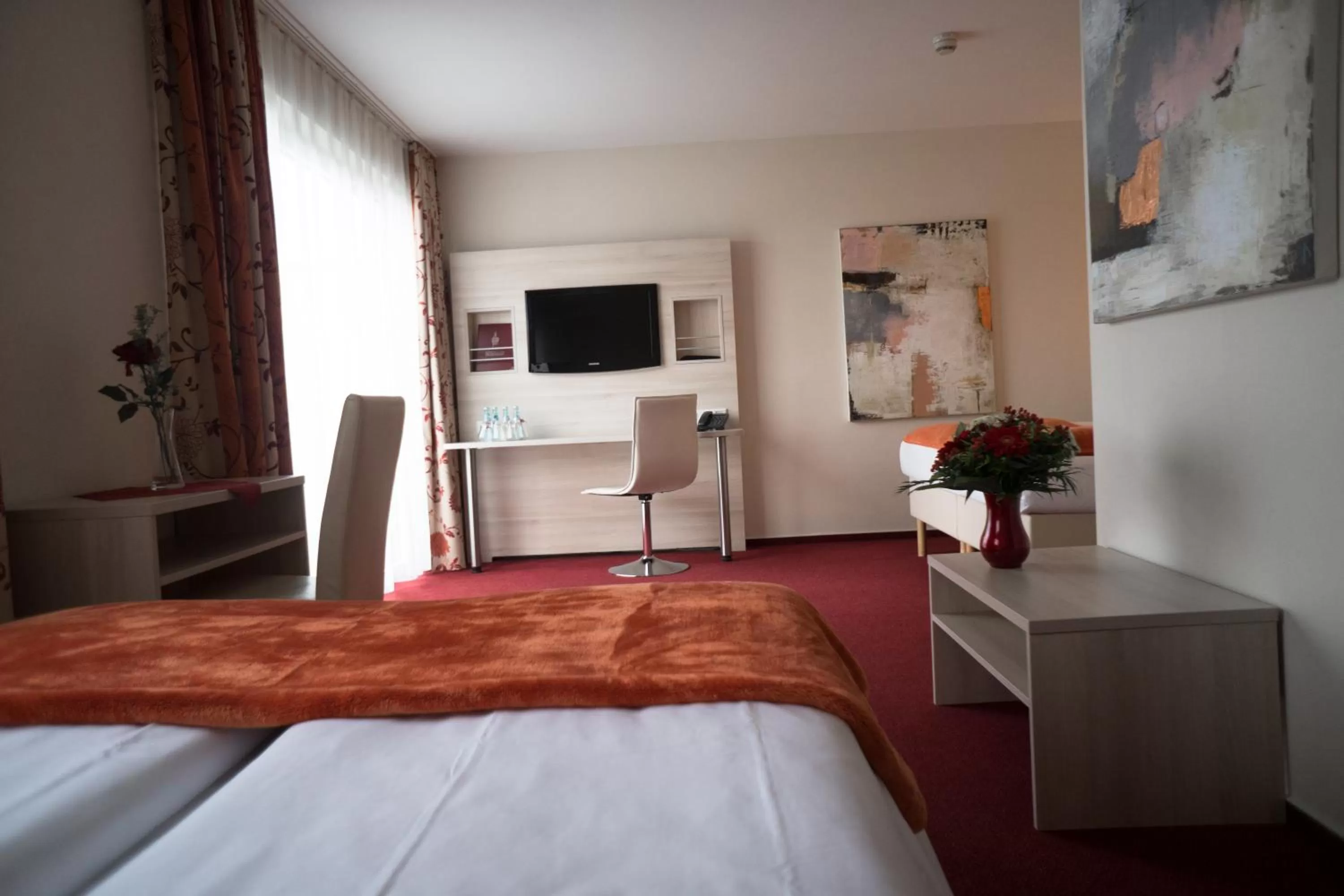 Photo of the whole room, Bed in Hotel Rödelheimer Hof - Am Wasserturm