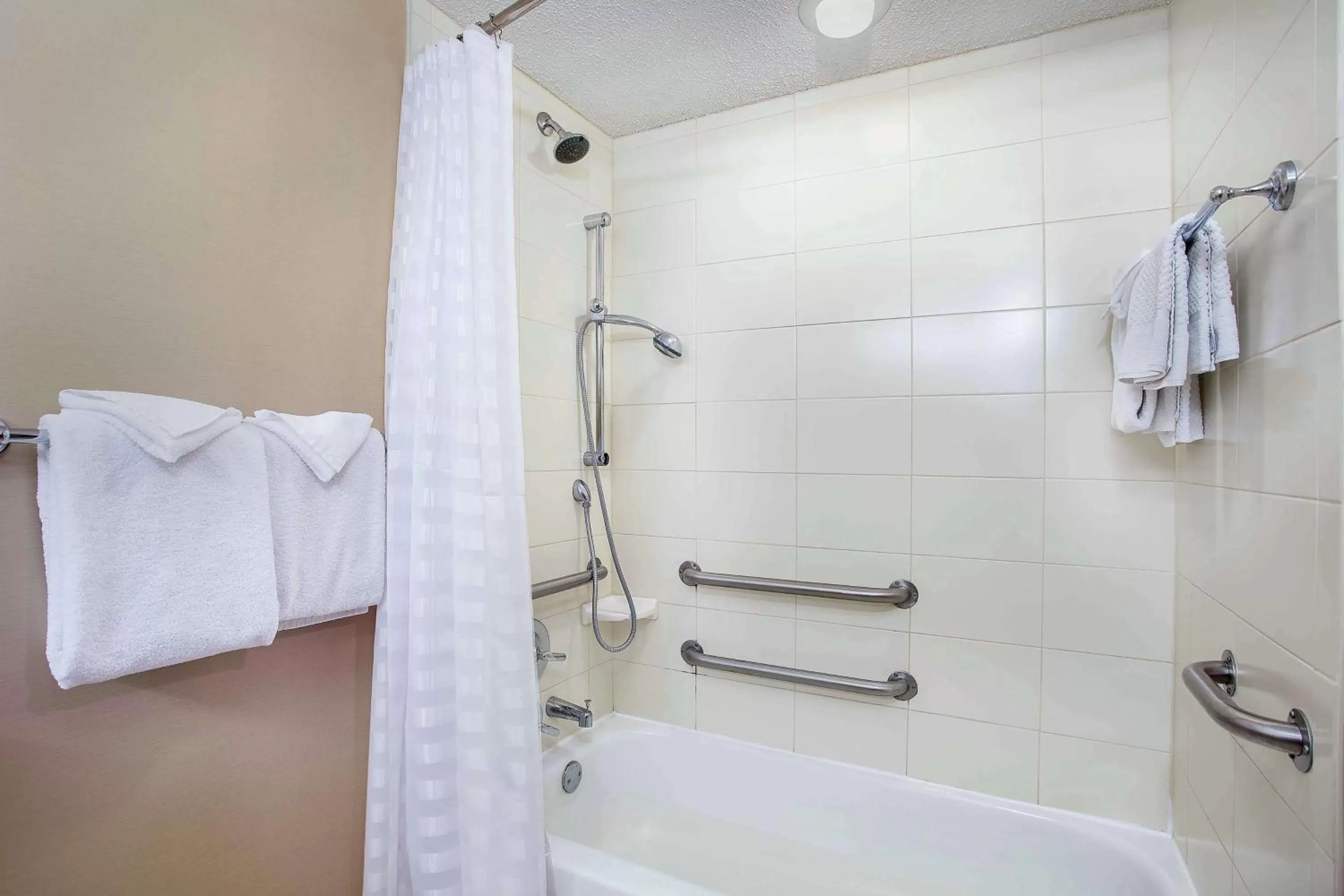 King Suite with Disability Access and Bathtub - Non Smoking in Embassy Suites Lexington