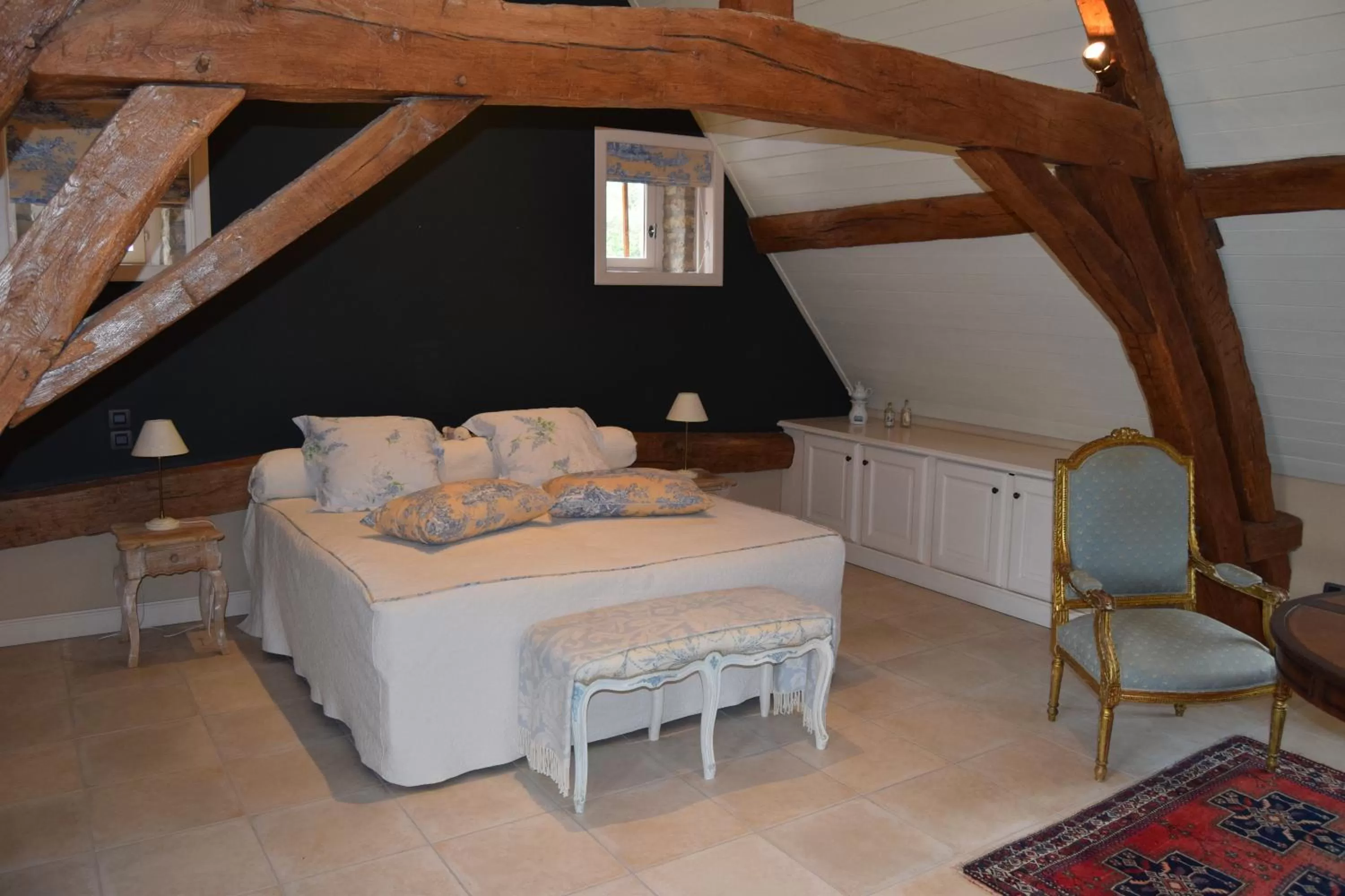 Property building, Bed in La Rochelière