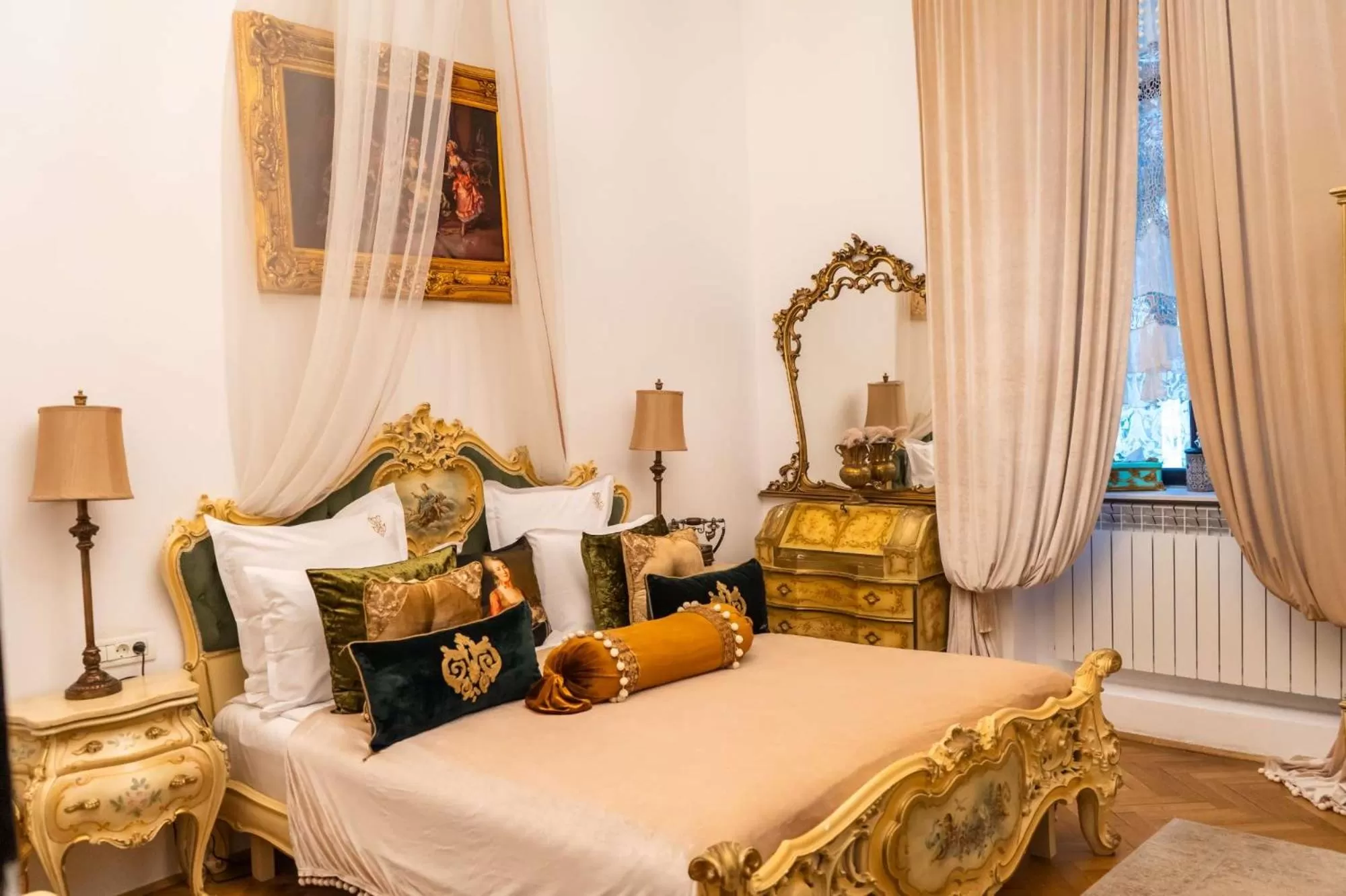 Bed in Conacul Coroanei Luxury Boutique Hotel