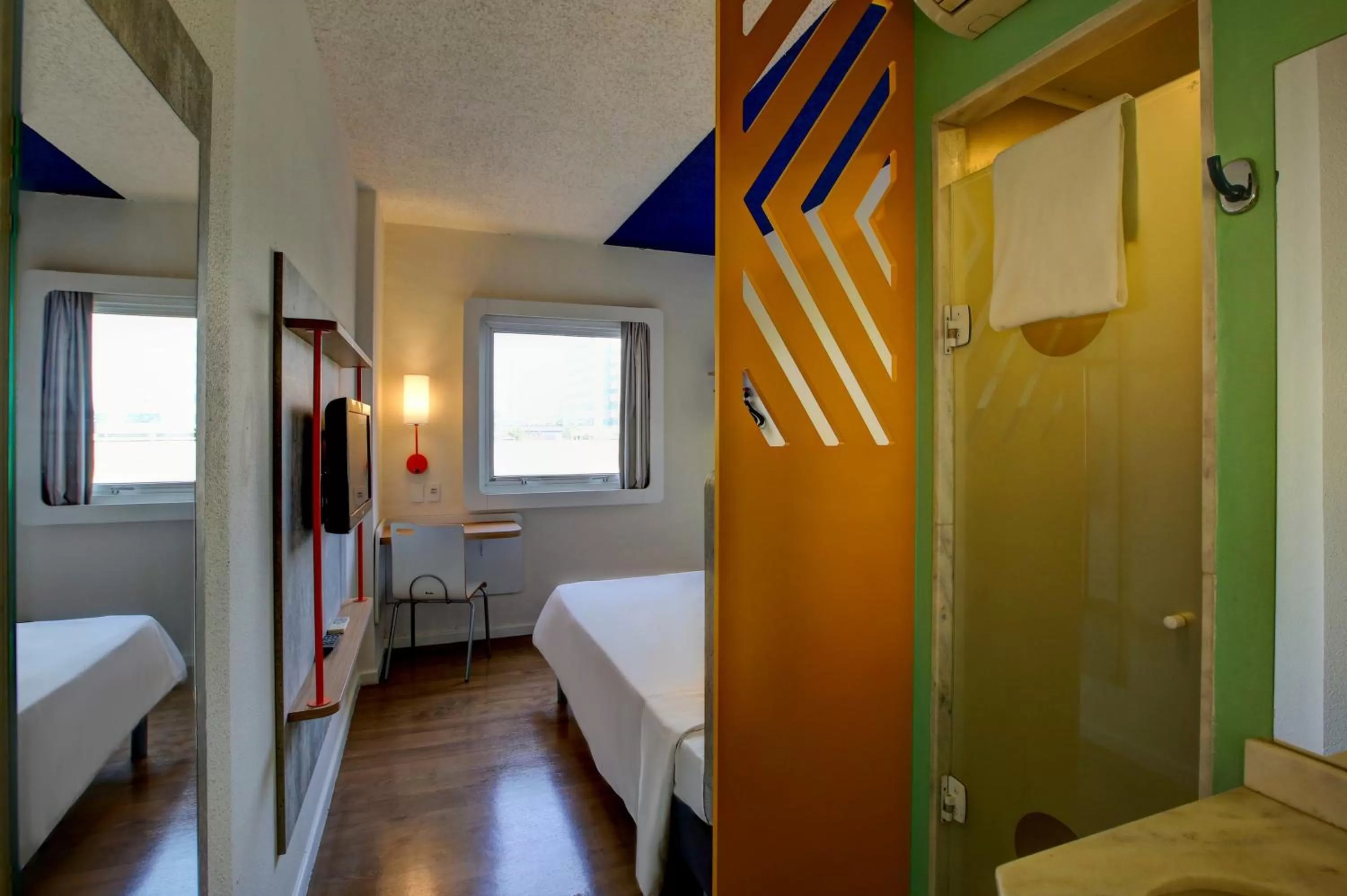 Photo of the whole room, Bed in ibis budget Tambore