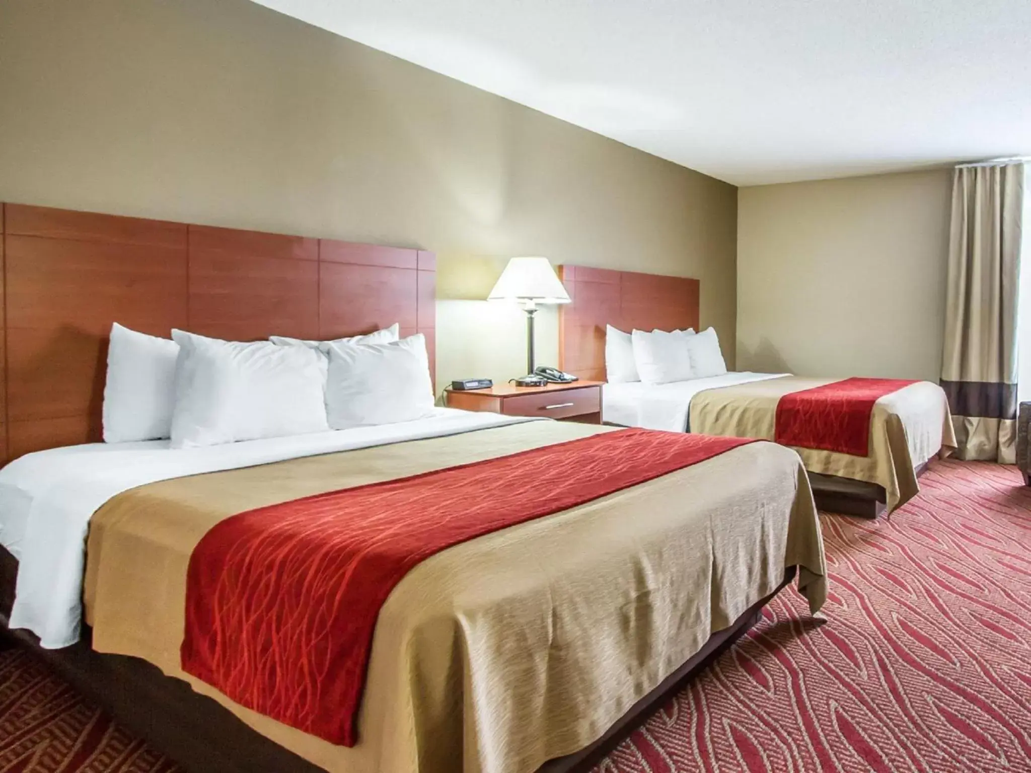 Queen Room with Two Queen Beds - Non-Smoking in Comfort Inn Poplar Bluff North