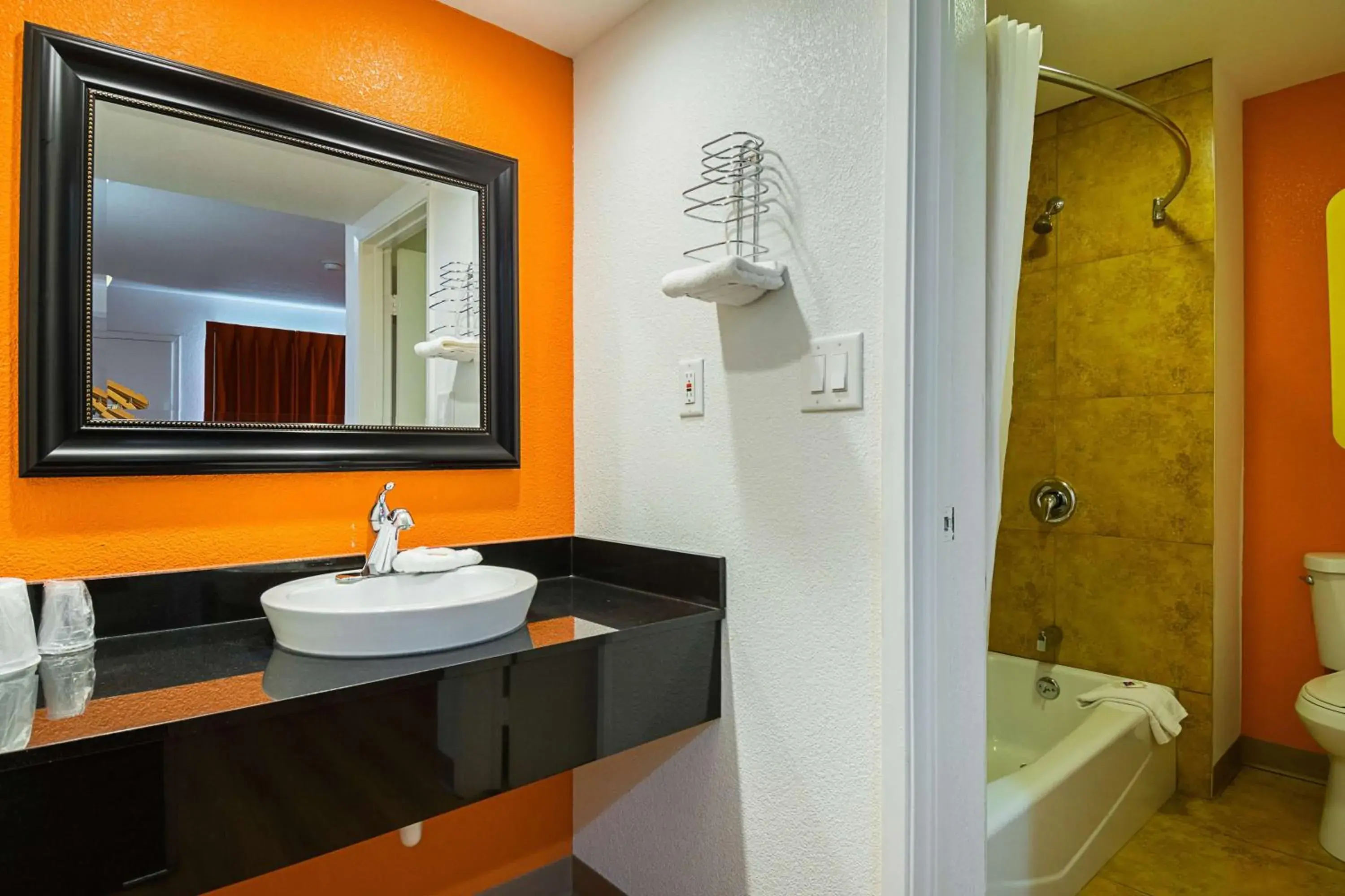 Bathroom in Motel 6 Lost Hills / Buttonwillow Racetrack