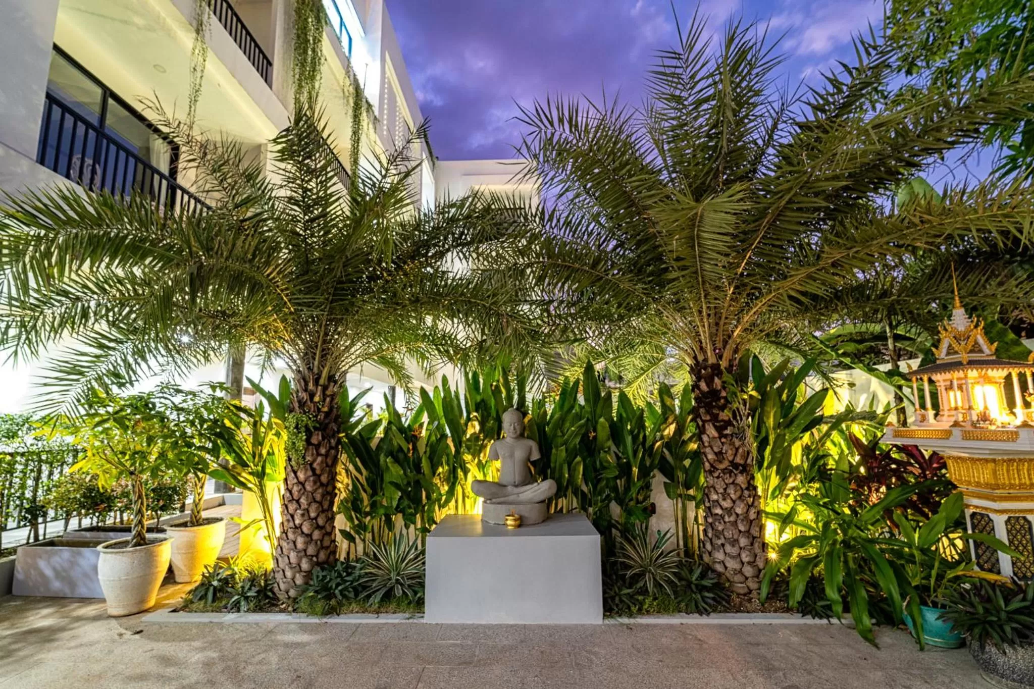 Garden in LH Residence 752