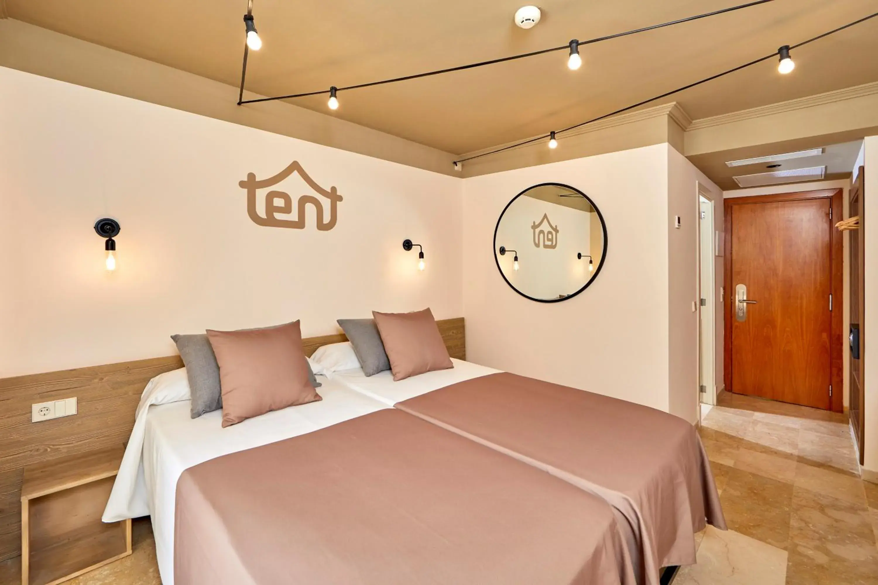 Bedroom, Bed in tent Capi Playa