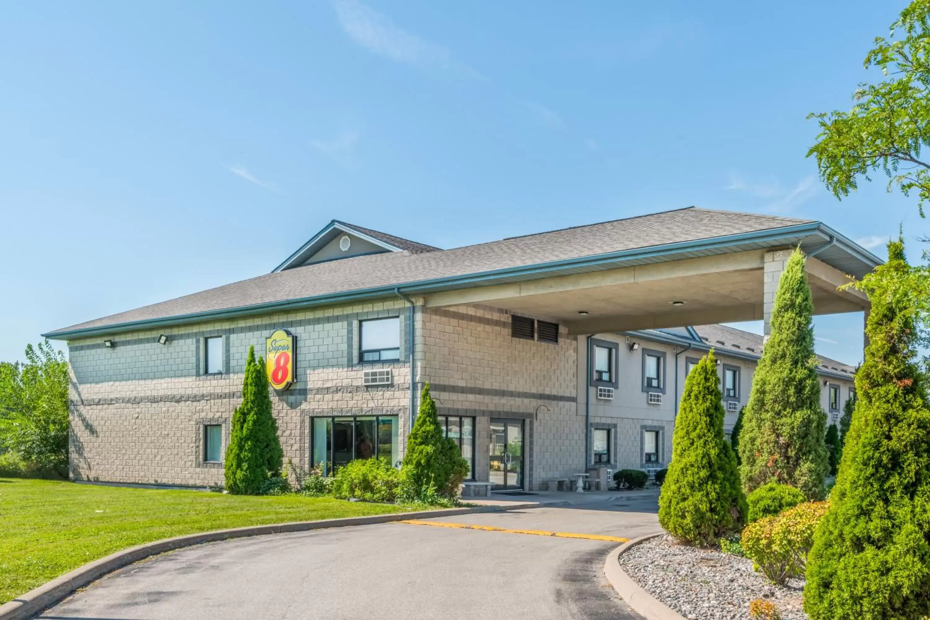 Facade/entrance in Super 8 by Wyndham Ambassador Bridge Windsor ON Facade/entrance in Super 8 by Wyndham Ambassador Bridge Windsor ON