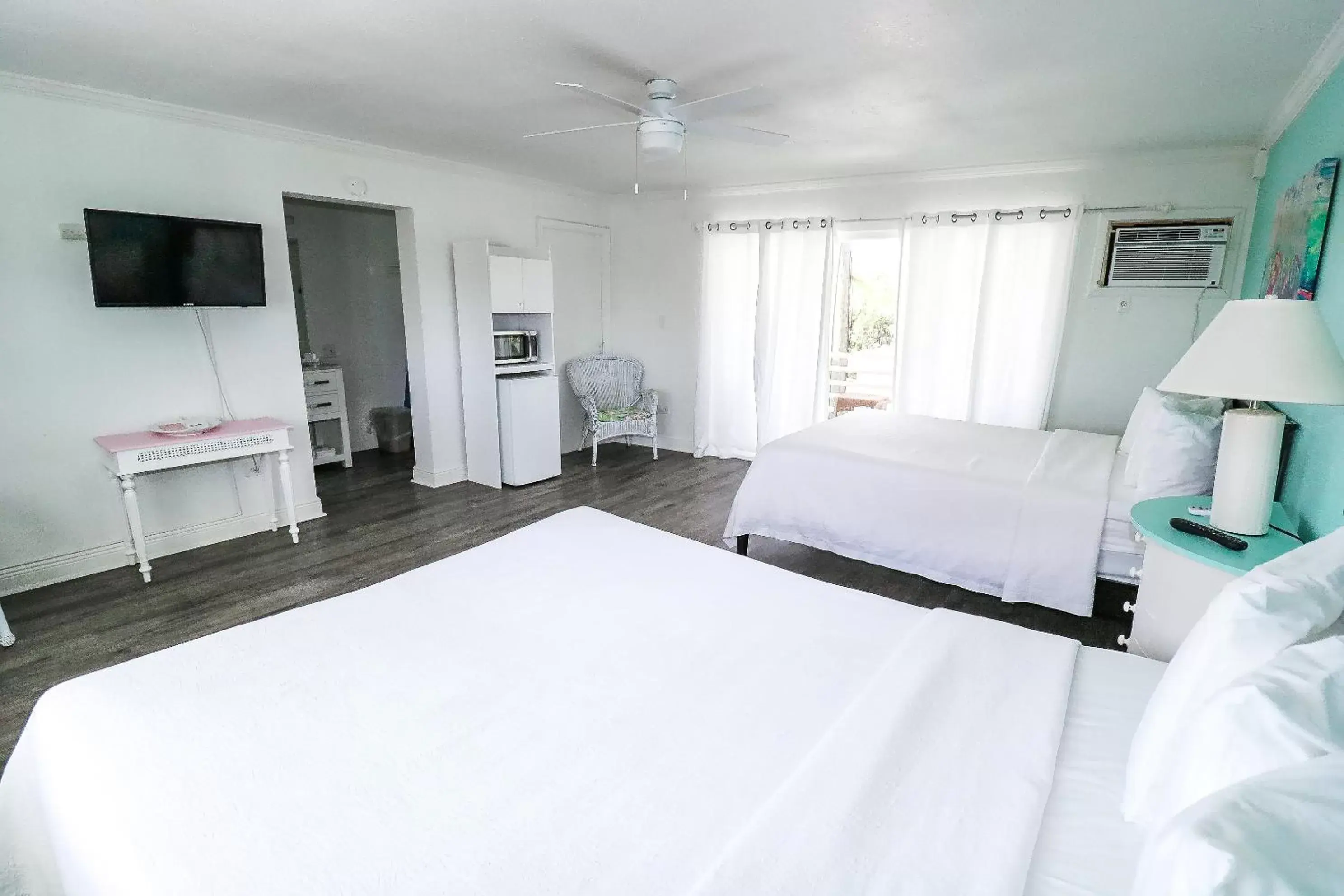 Standard Room - Double Queen in Drop Anchor Resort & Marina
