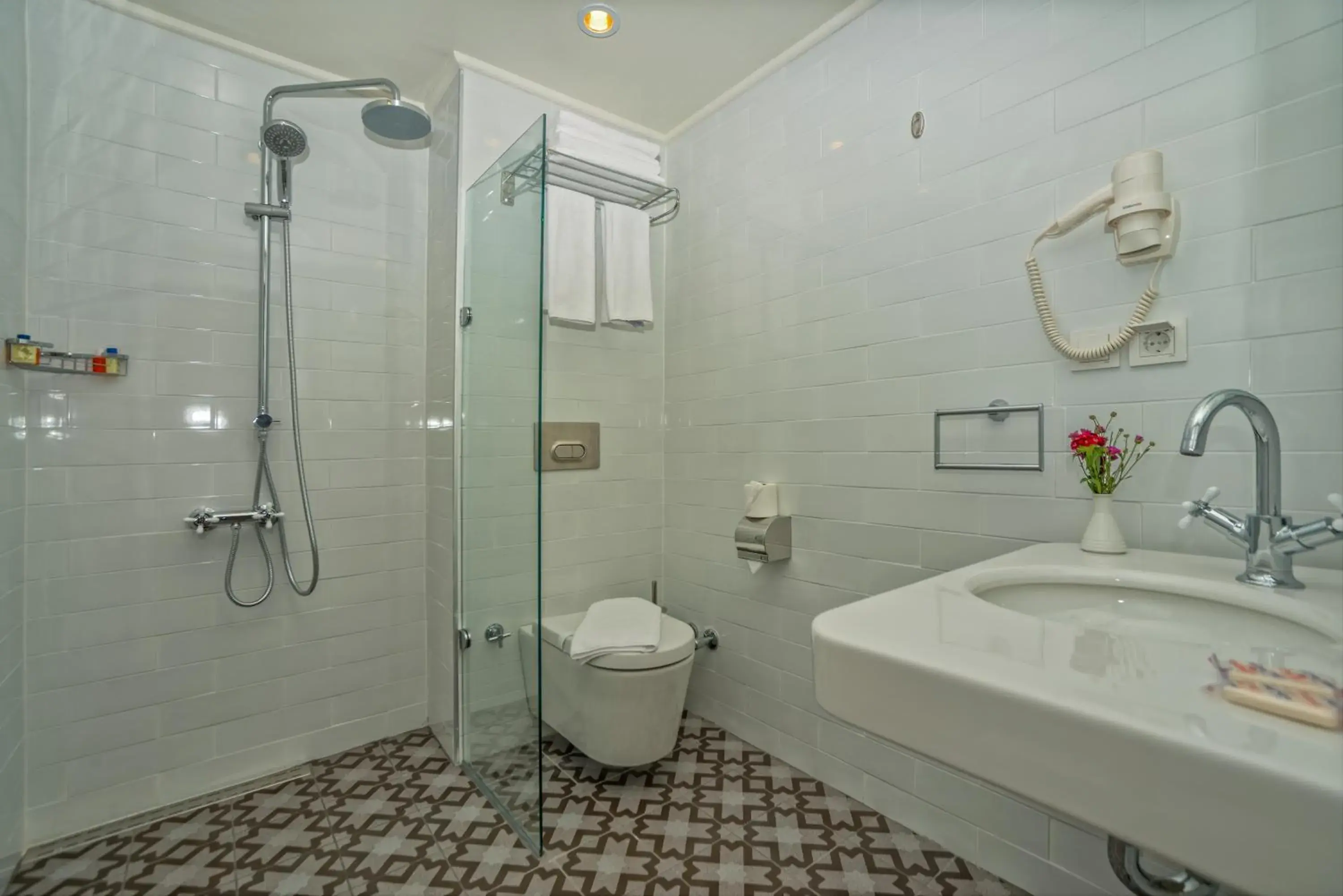 Bathroom in Argos Hotel