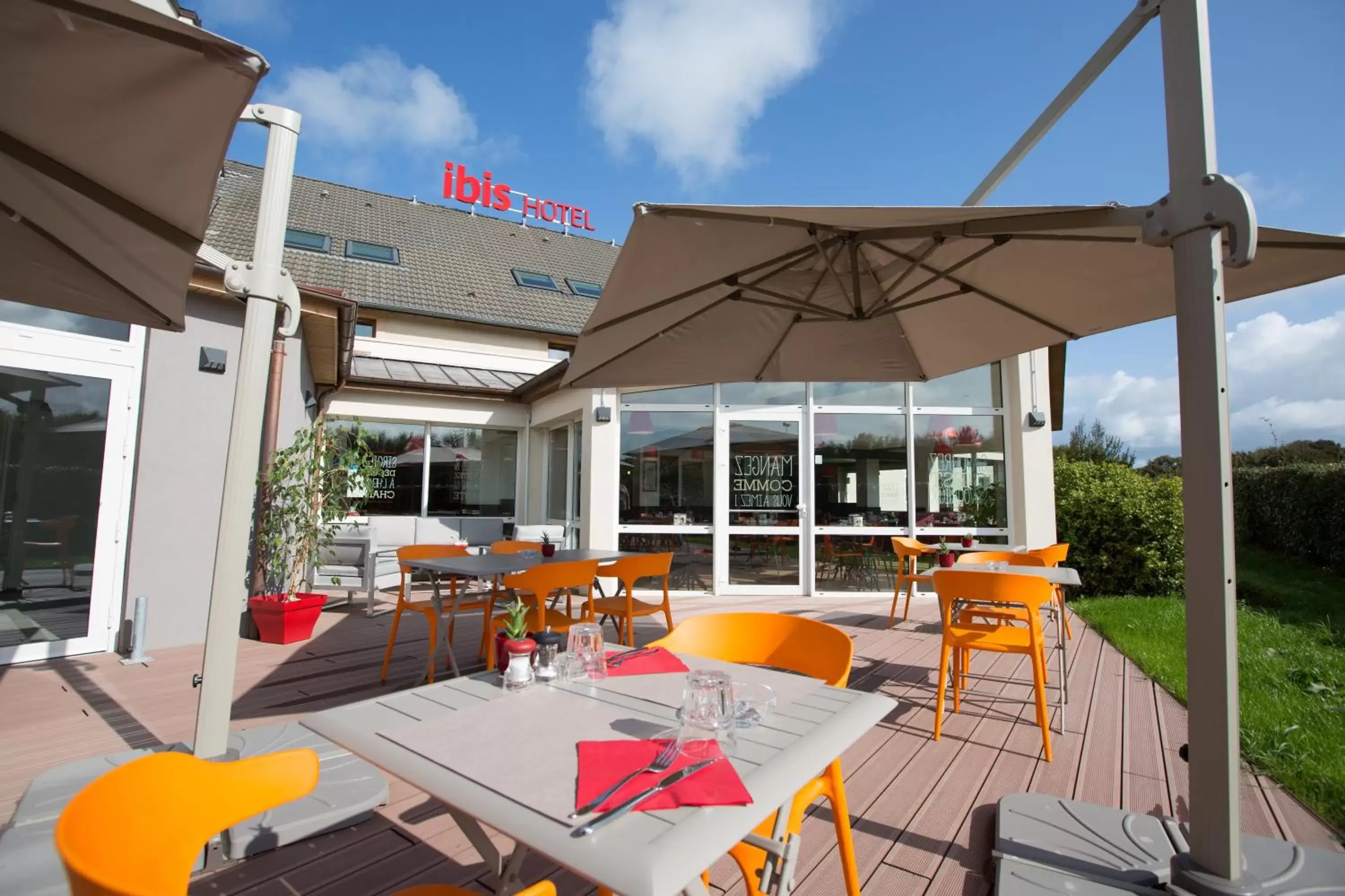 Balcony/Terrace, Restaurant/Places to Eat in ibis Cherbourg La Glacerie