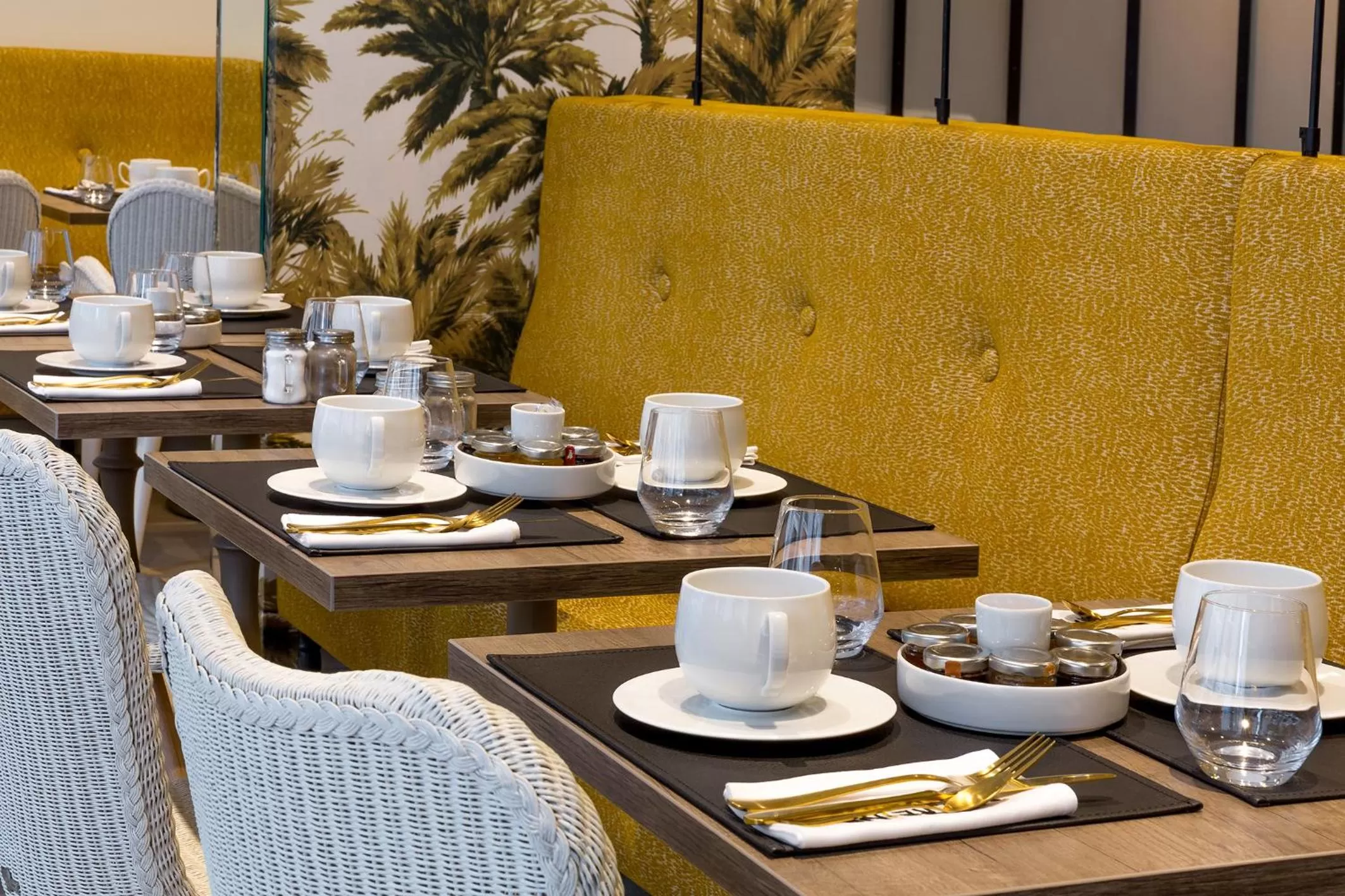 Breakfast in Hotel L'Arbre Voyageur - LILLE