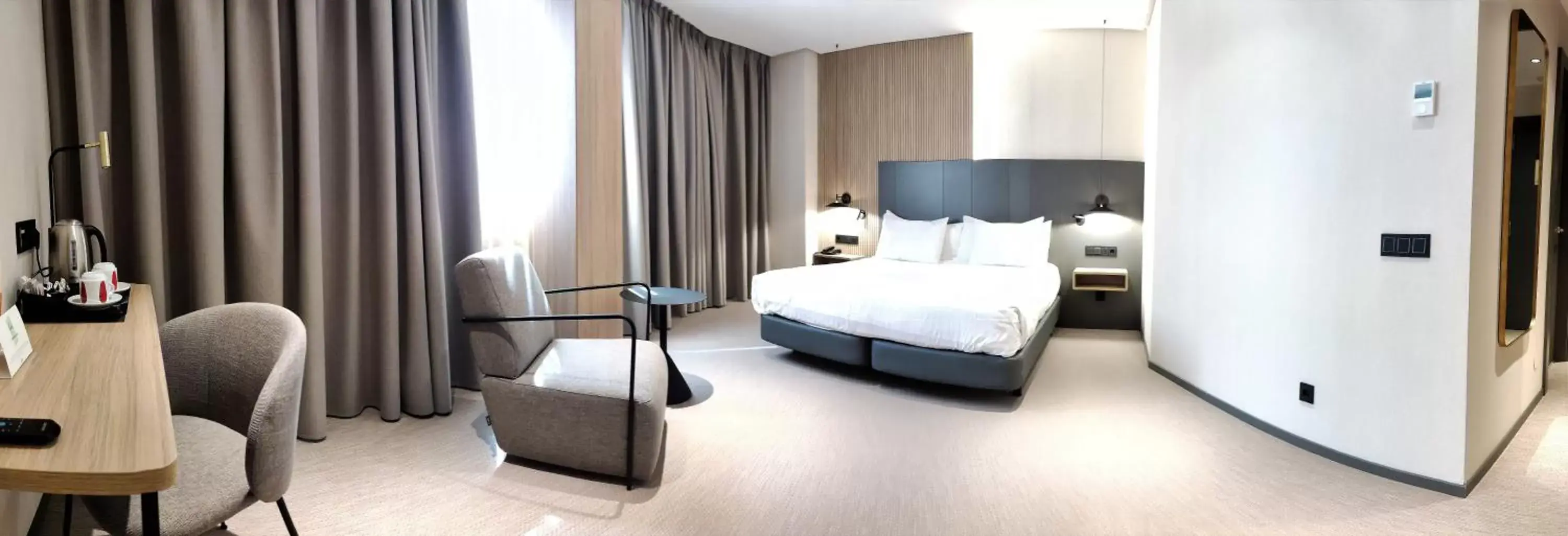 Deluxe Double Room in Silken Ciudad Gijón Deluxe Double Room in Silken Ciudad Gijón