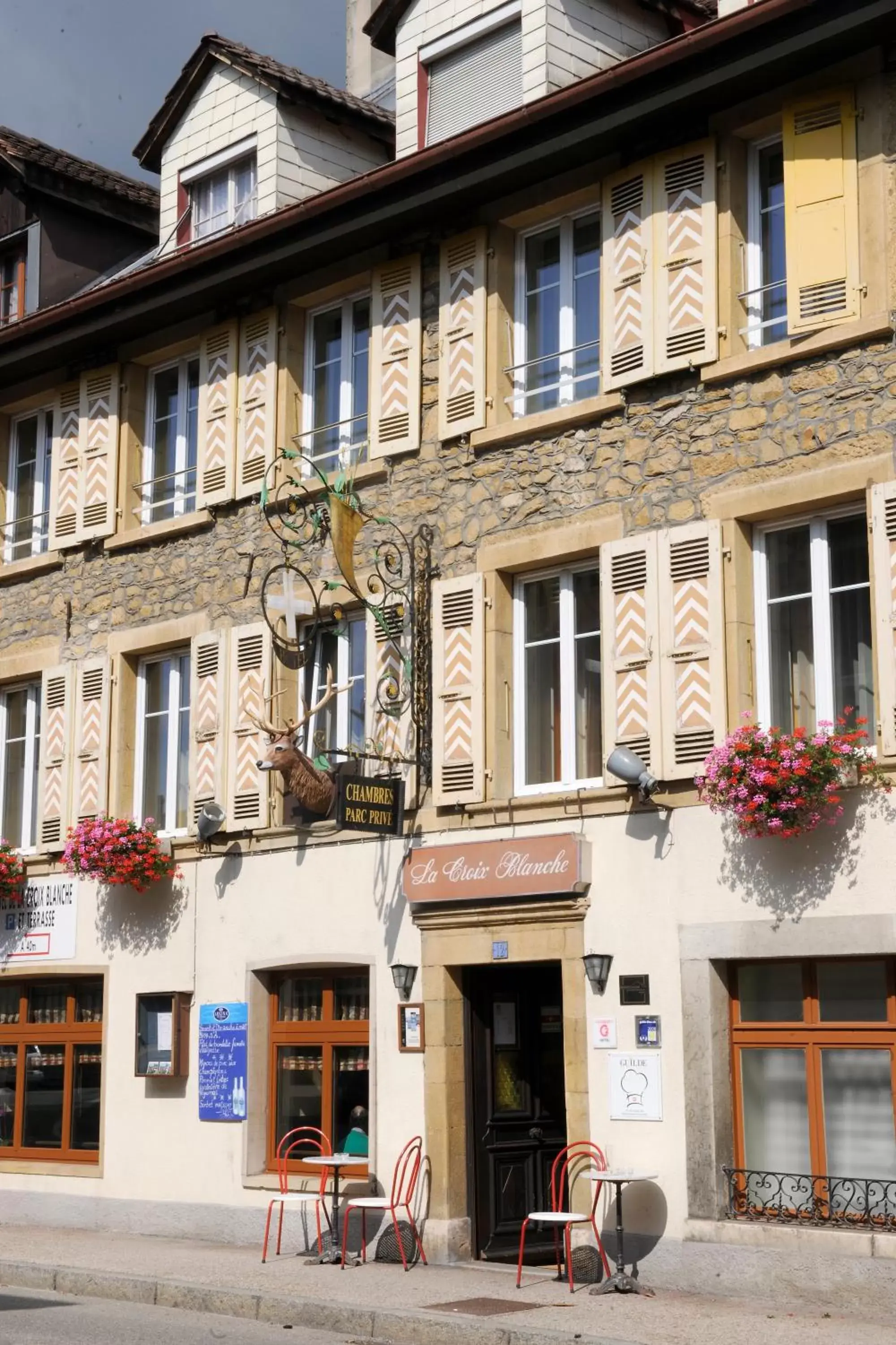 Property building, Facade/Entrance in Hôtel de la Croix-Blanche