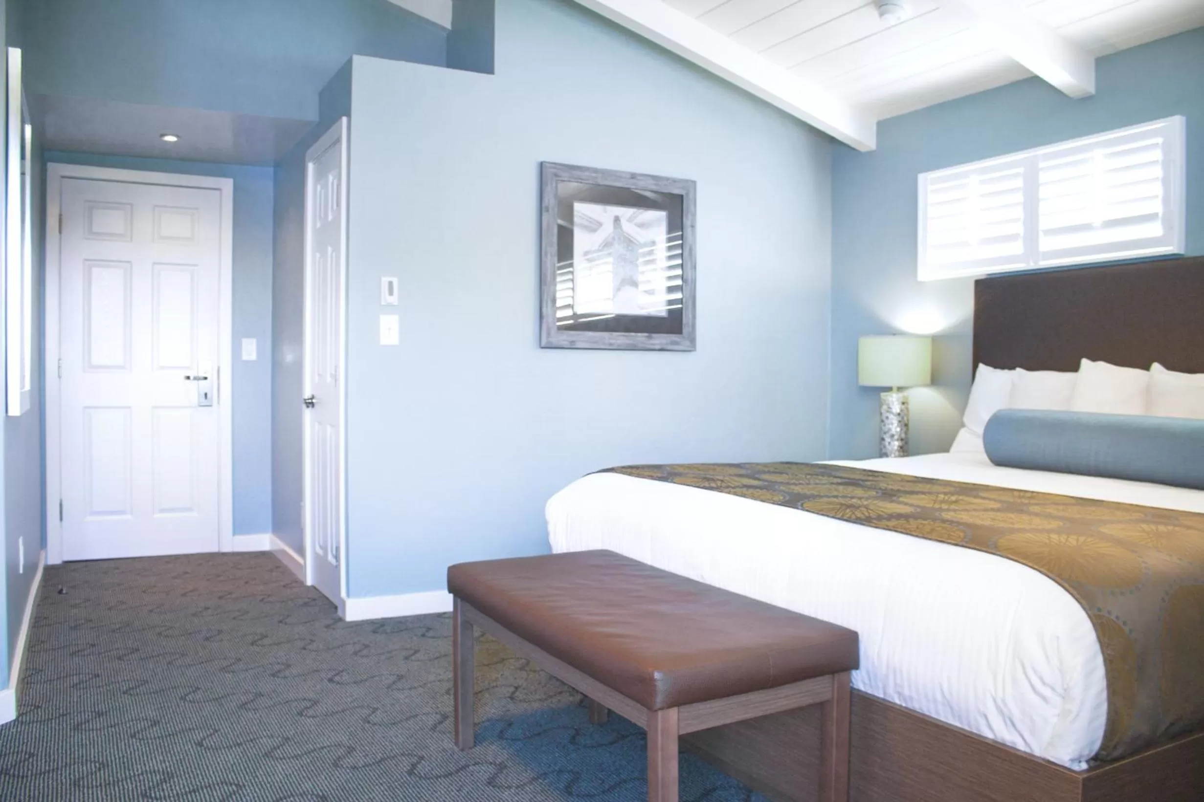 Bed in Ocean Echo Inn & Beach Cottages