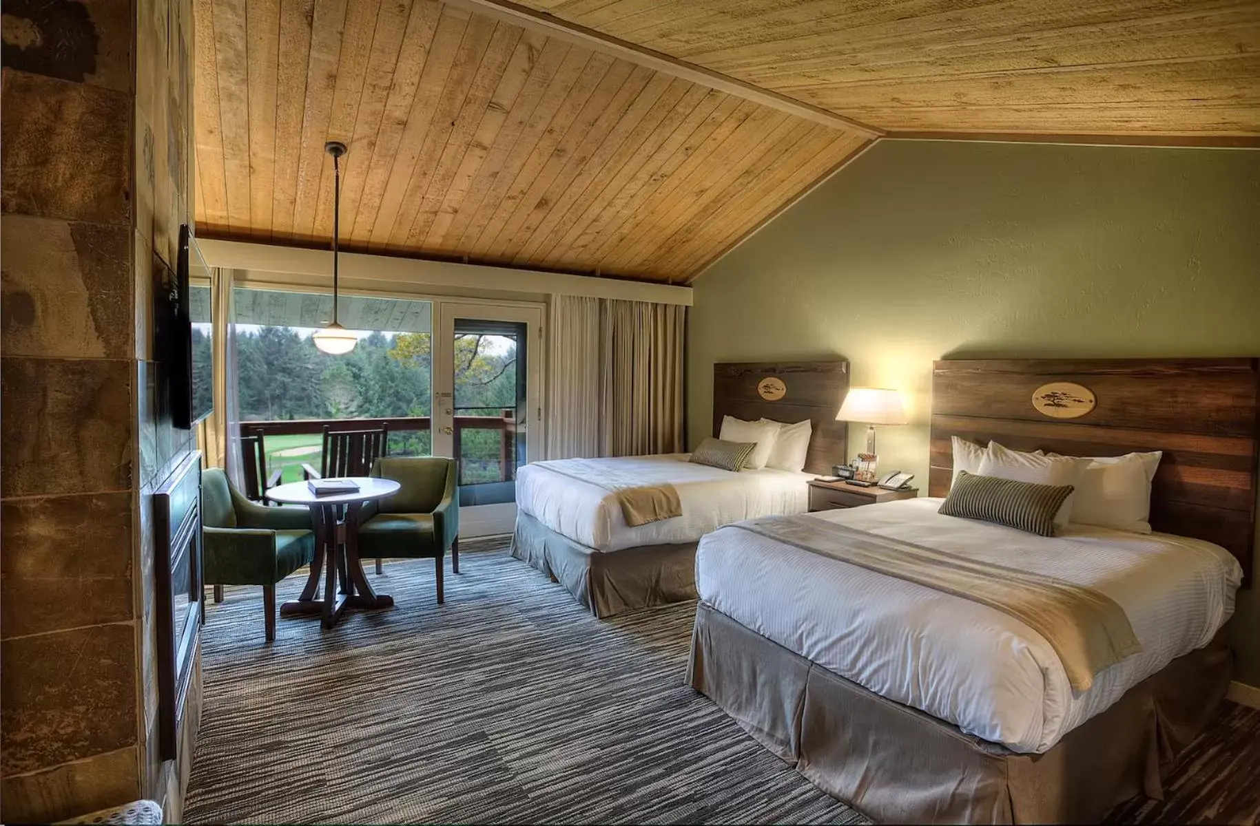 Bed in Salishan Coastal Lodge