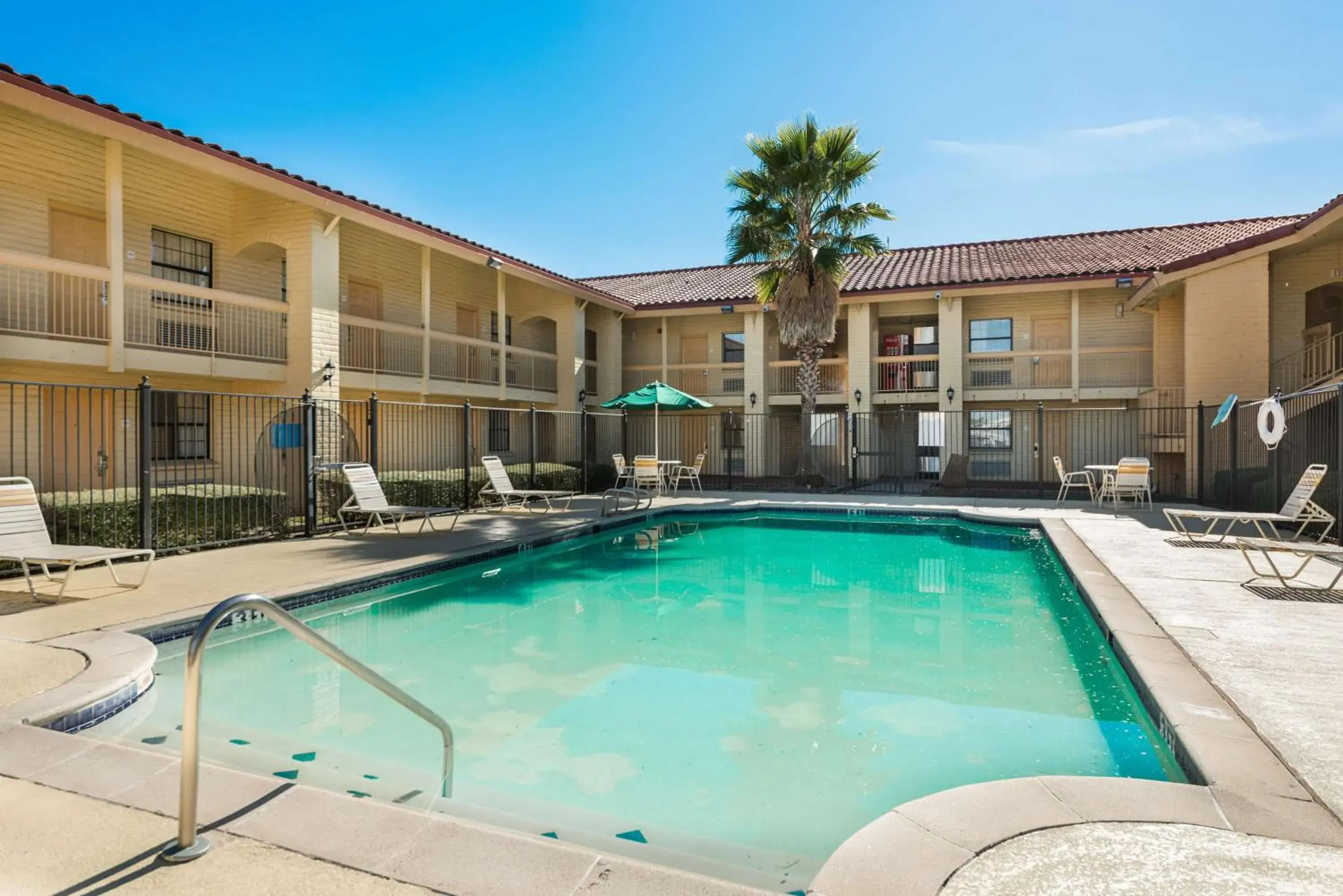 Day, Swimming Pool in Motel 6-Monroe, LA