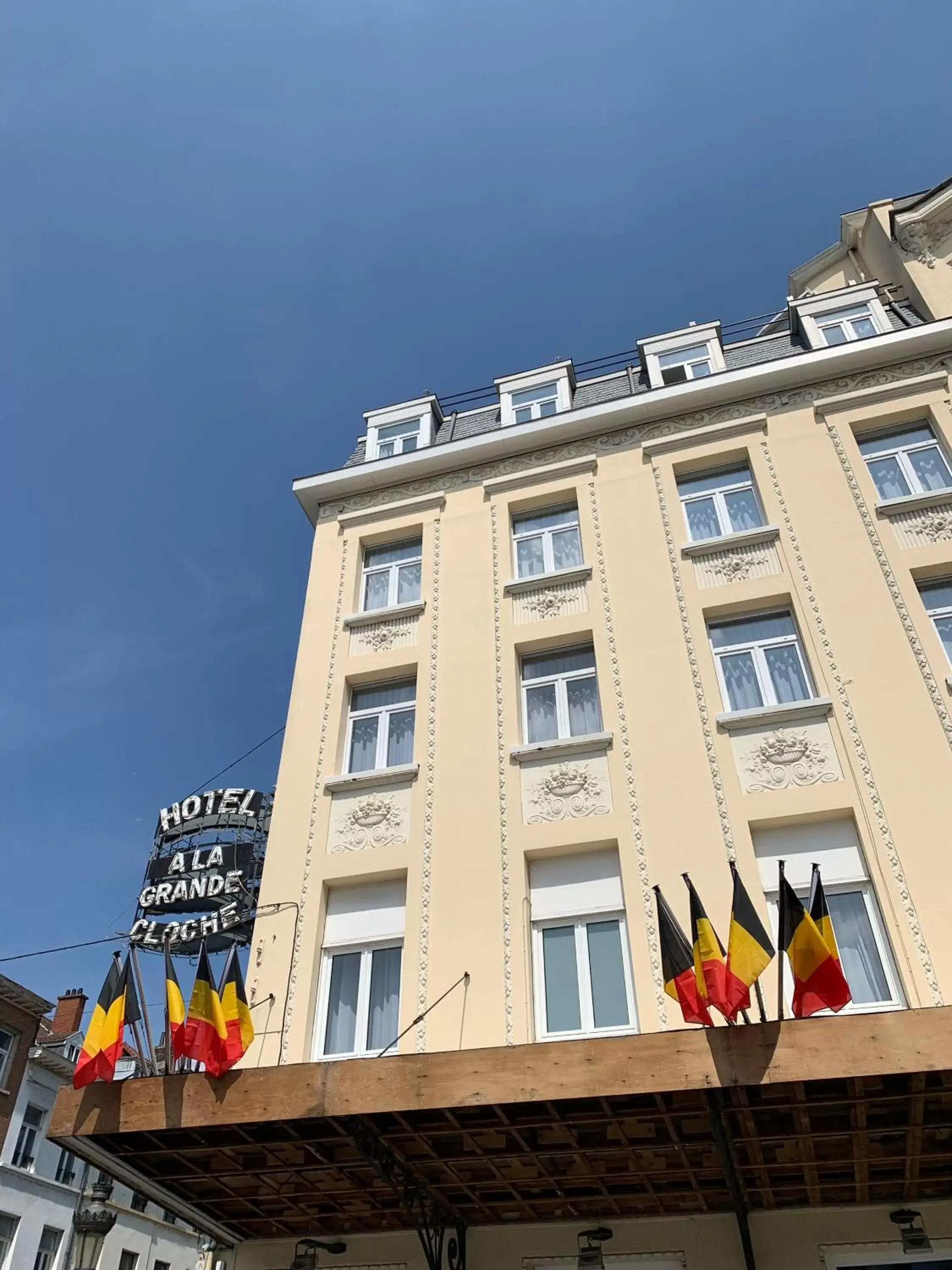 Facade/entrance, Property Building in Hotel La Grande Cloche