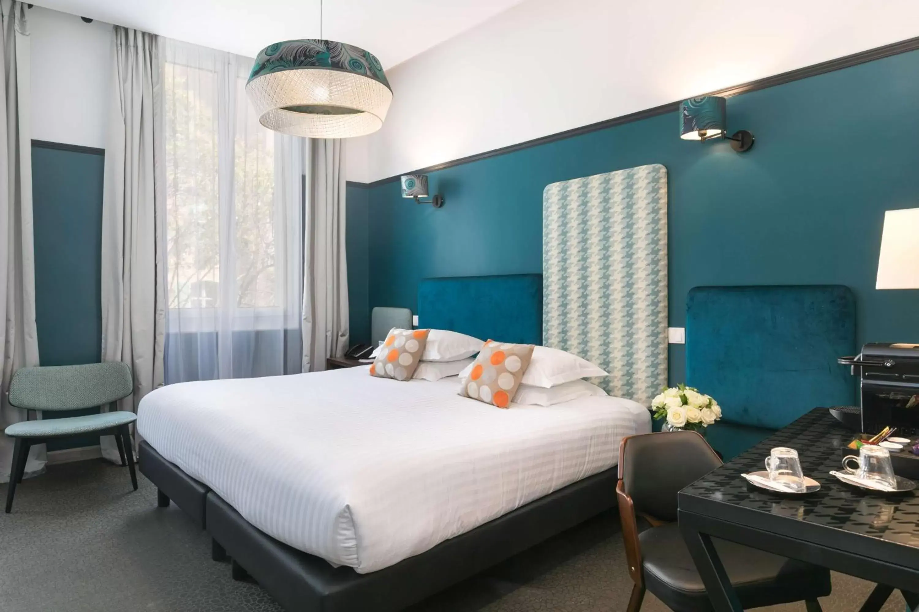 Photo of the whole room, Bed in Best Western Plus Hôtel Brice Garden Nice Photo of the whole room, Bed in Best Western Plus Hôtel Brice Garden Nice