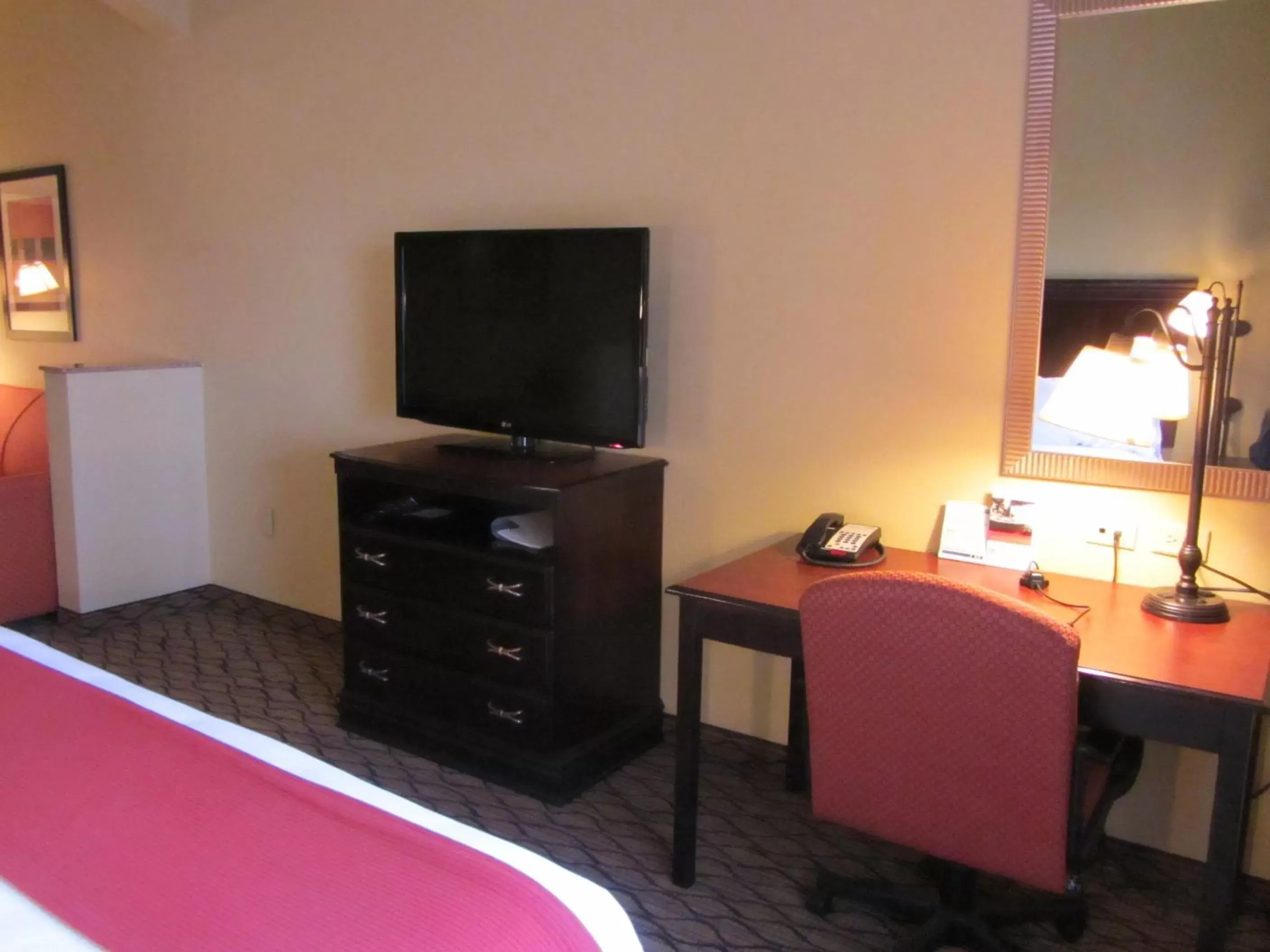 TV/Entertainment Center in Holiday Inn Express Sweetwater, an IHG Hotel