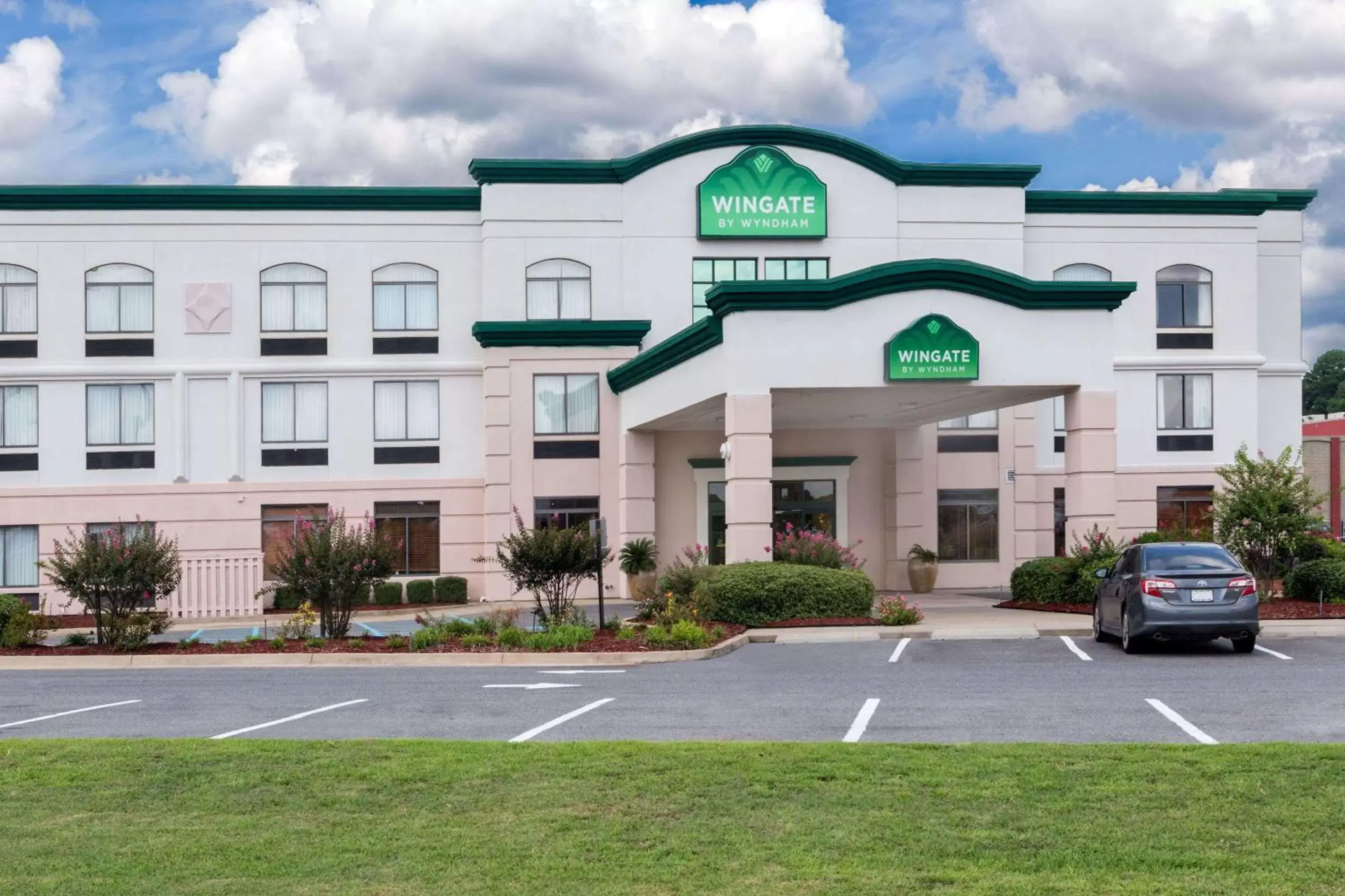 Property building in Wingate by Wyndham West Monroe Property building in Wingate by Wyndham West Monroe
