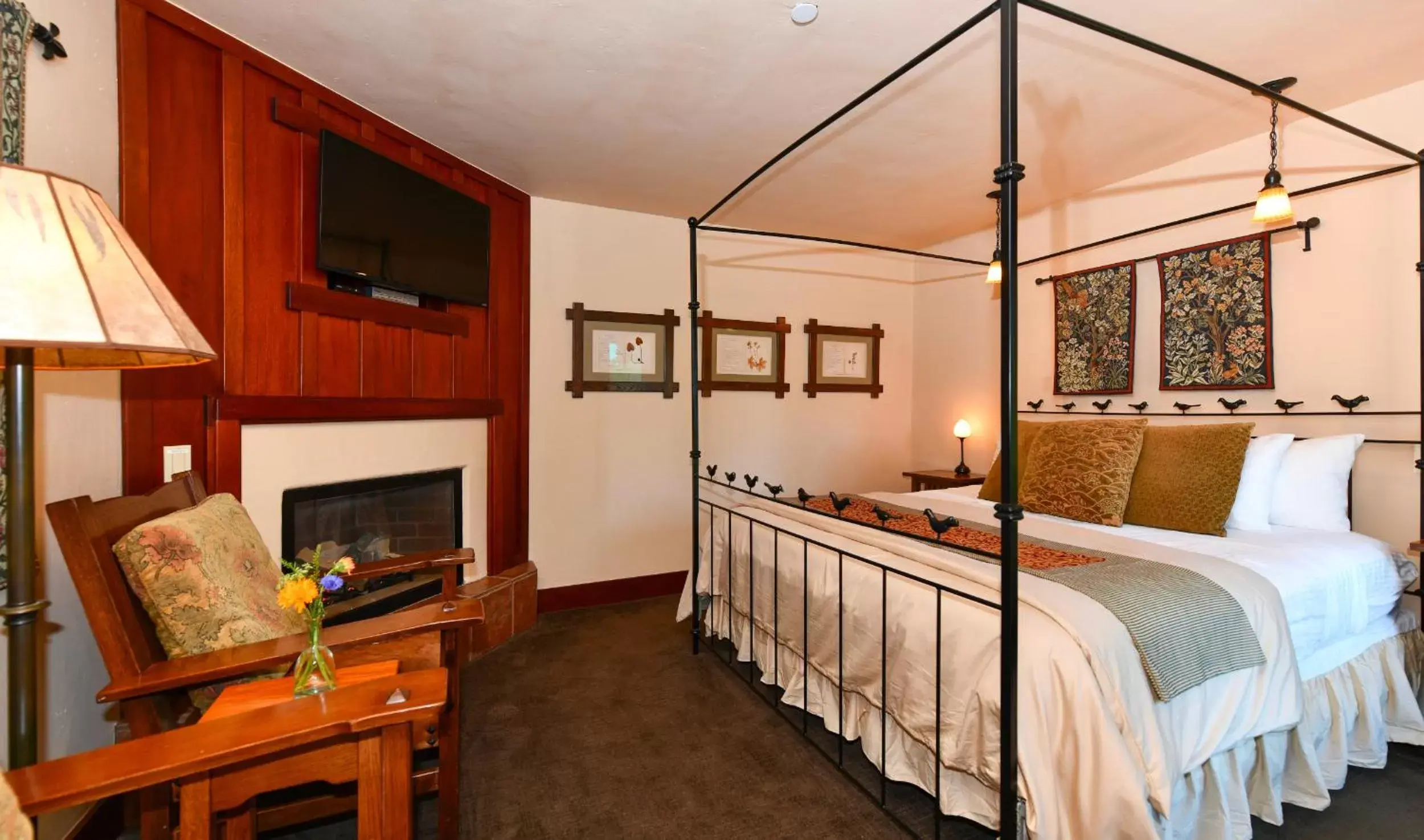 Bedroom, Bed in Blackbird Inn Bedroom, Bed in Blackbird Inn