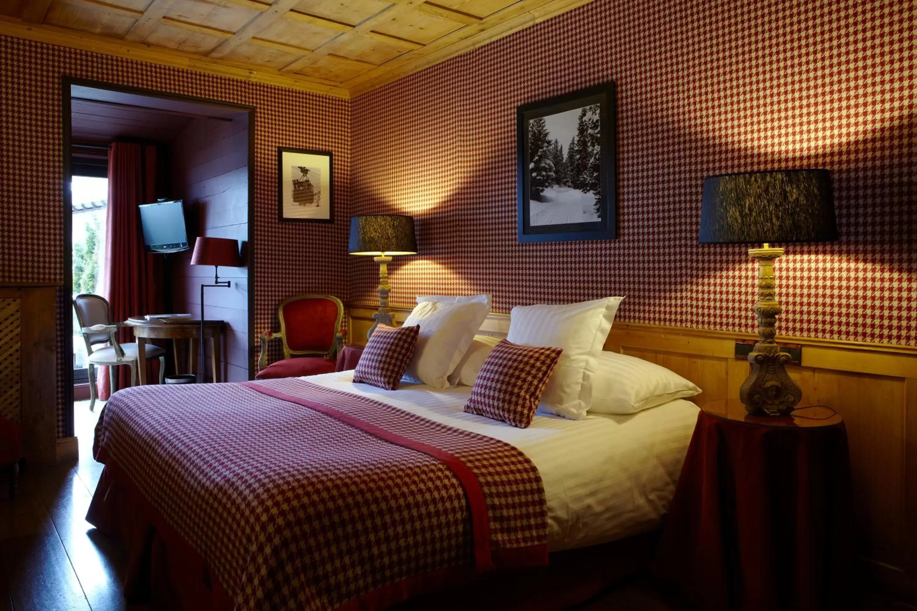 Bedroom, Bed in Hotel Mont Blanc Megève