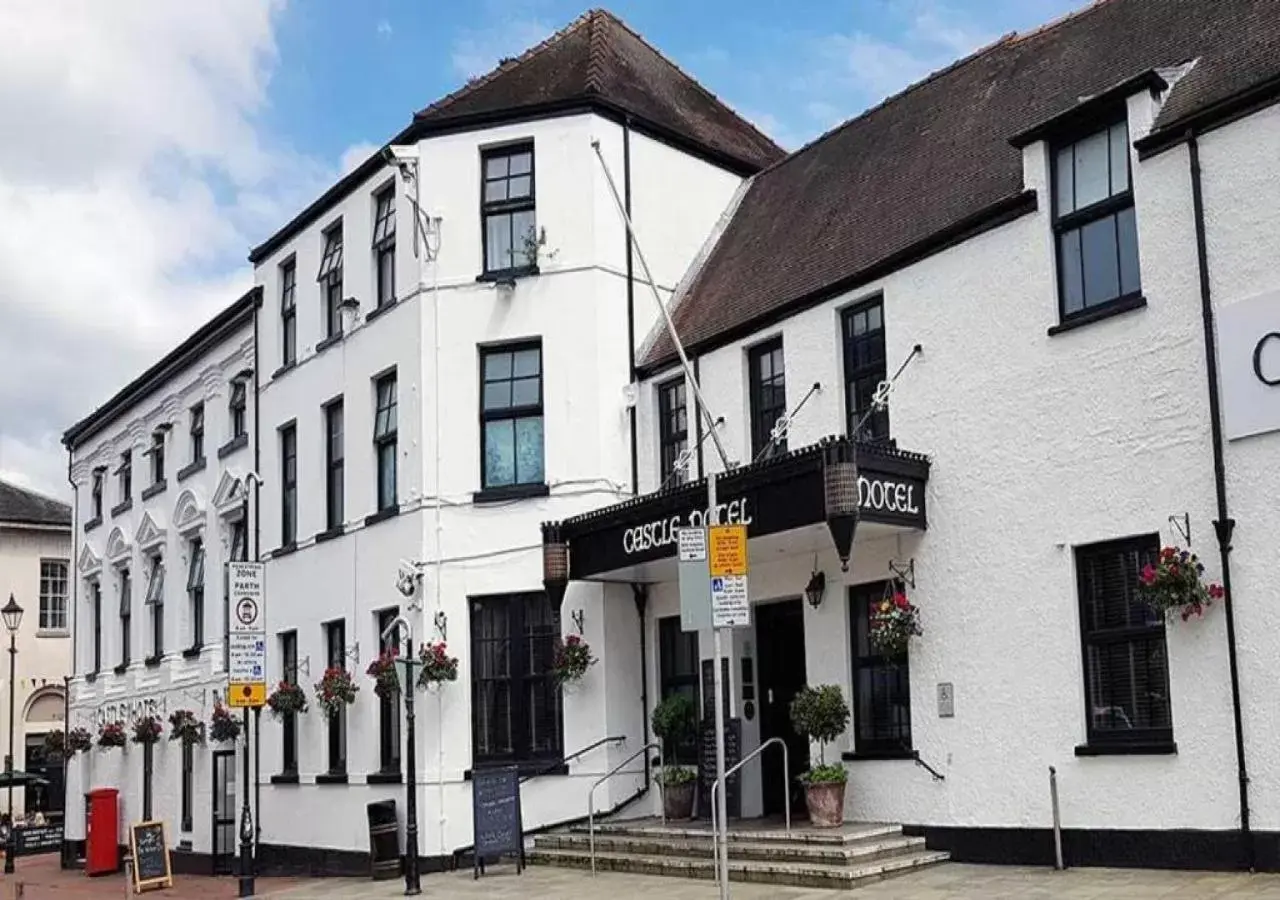 Restaurant/places to eat, Property Building in The Castle Hotel Neath