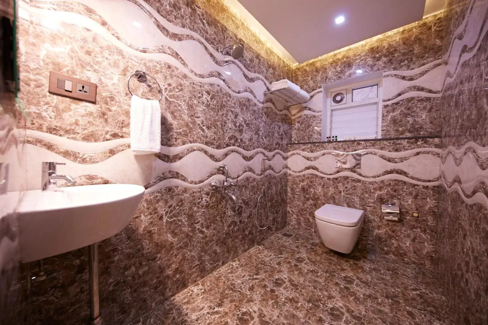 Bathroom in Al Noor Palace Business Class Hotel Bathroom in Al Noor Palace Business Class Hotel