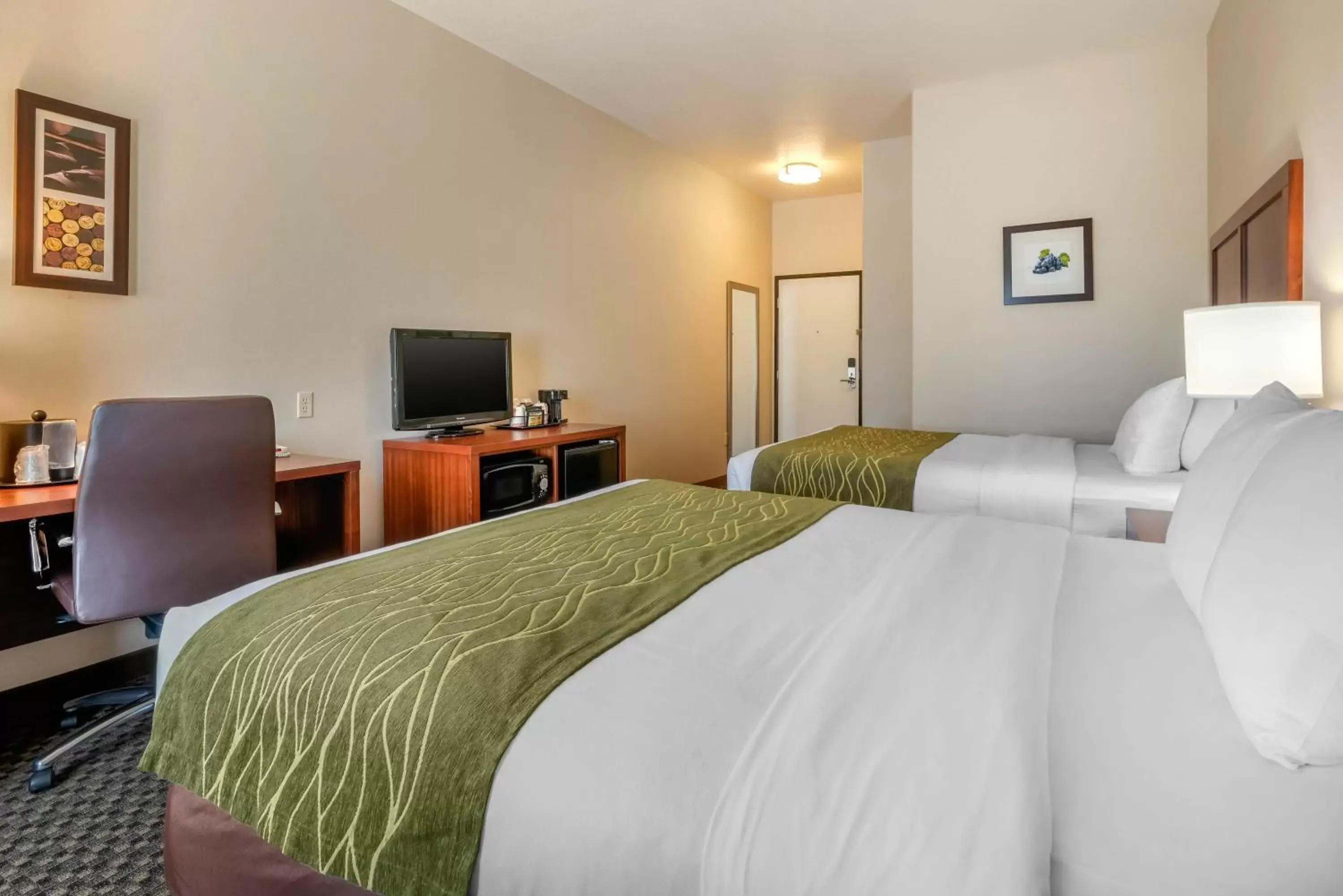 Queen Room with Two Queen Beds - Non-Smoking in Comfort Inn & Suites Galt - Lodi North Queen Room with Two Queen Beds - Non-Smoking in Comfort Inn & Suites Galt - Lodi North
