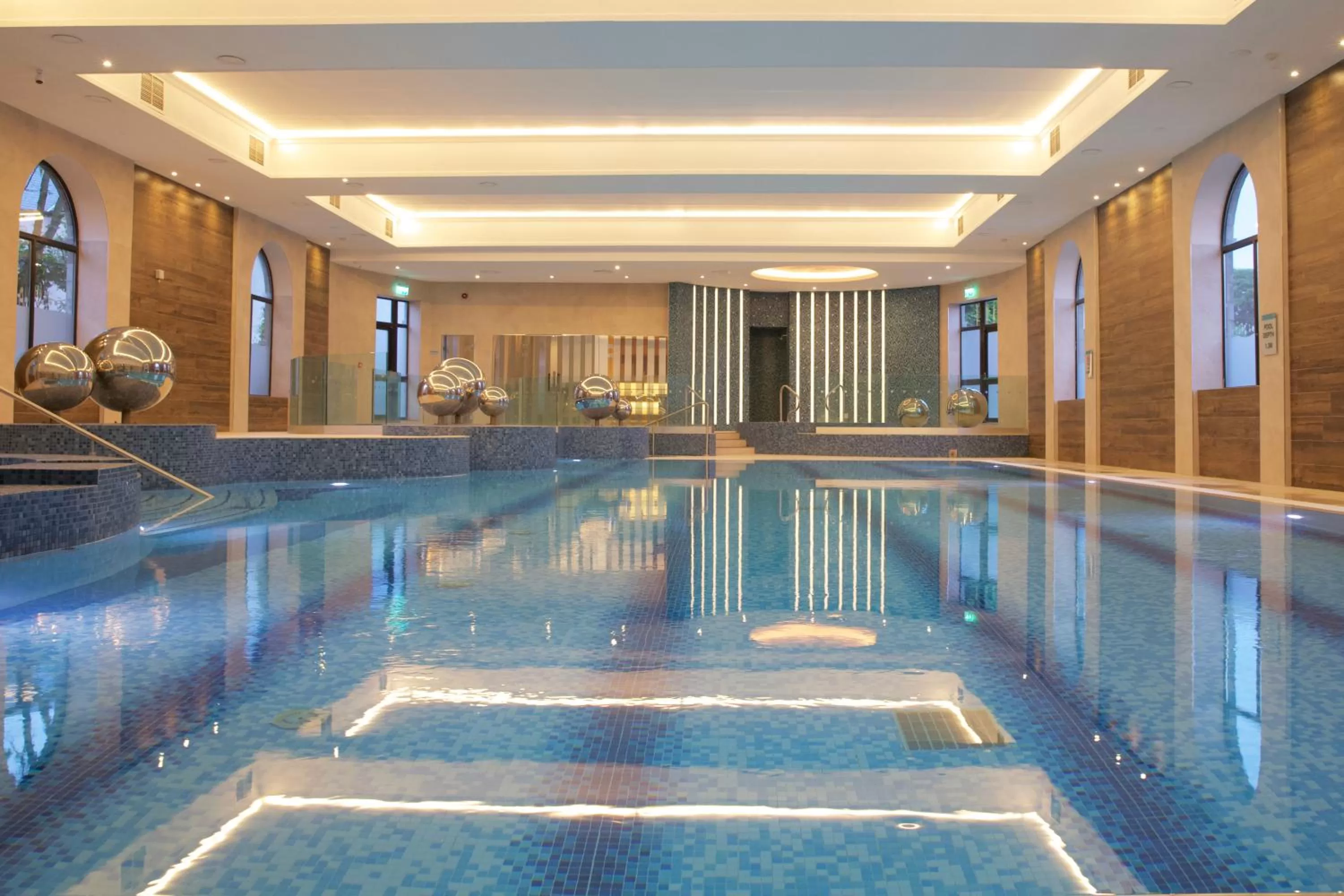Swimming pool in Castlecourt Hotel, Spa & Leisure