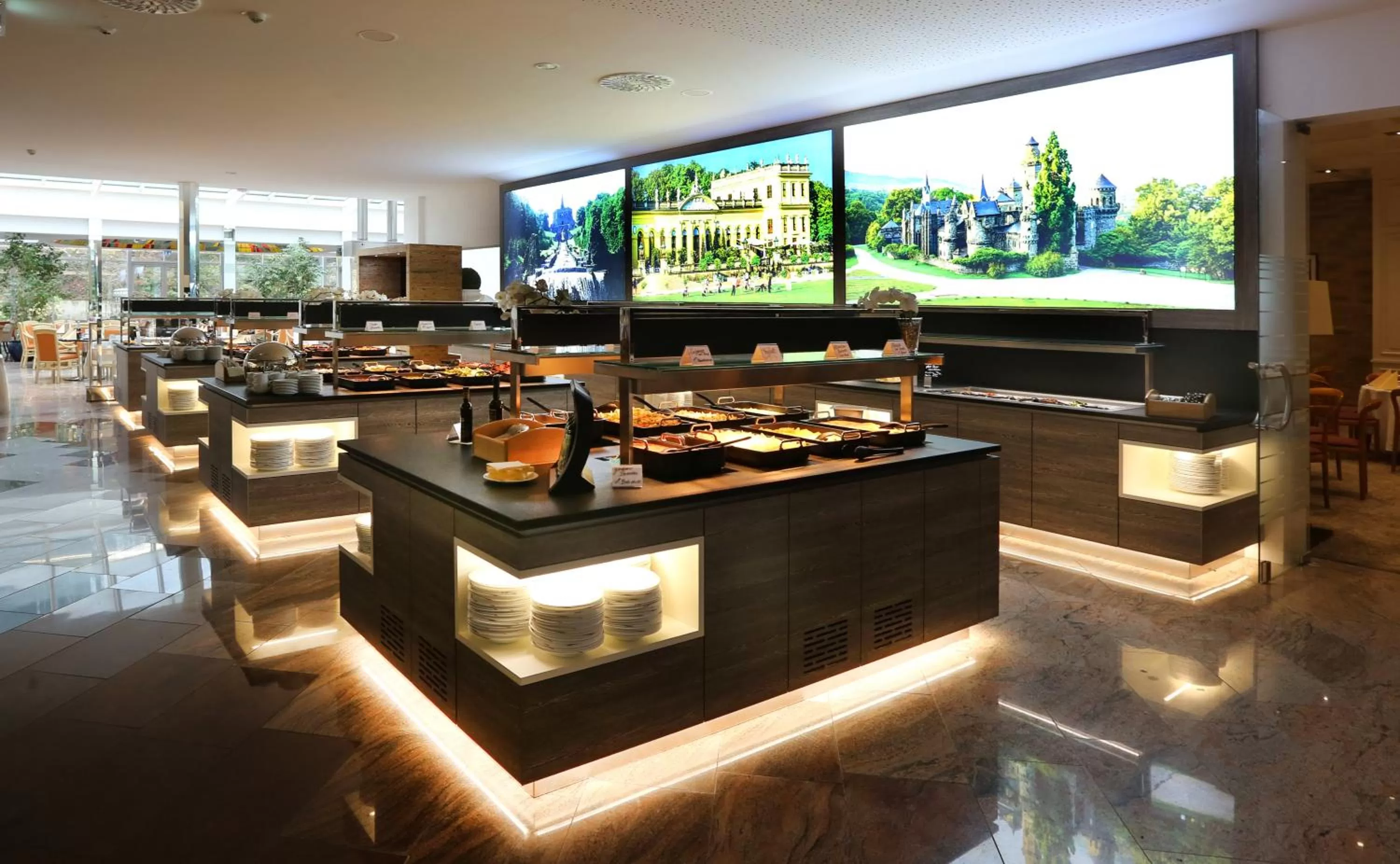 Restaurant/places to eat in Hotel La Strada