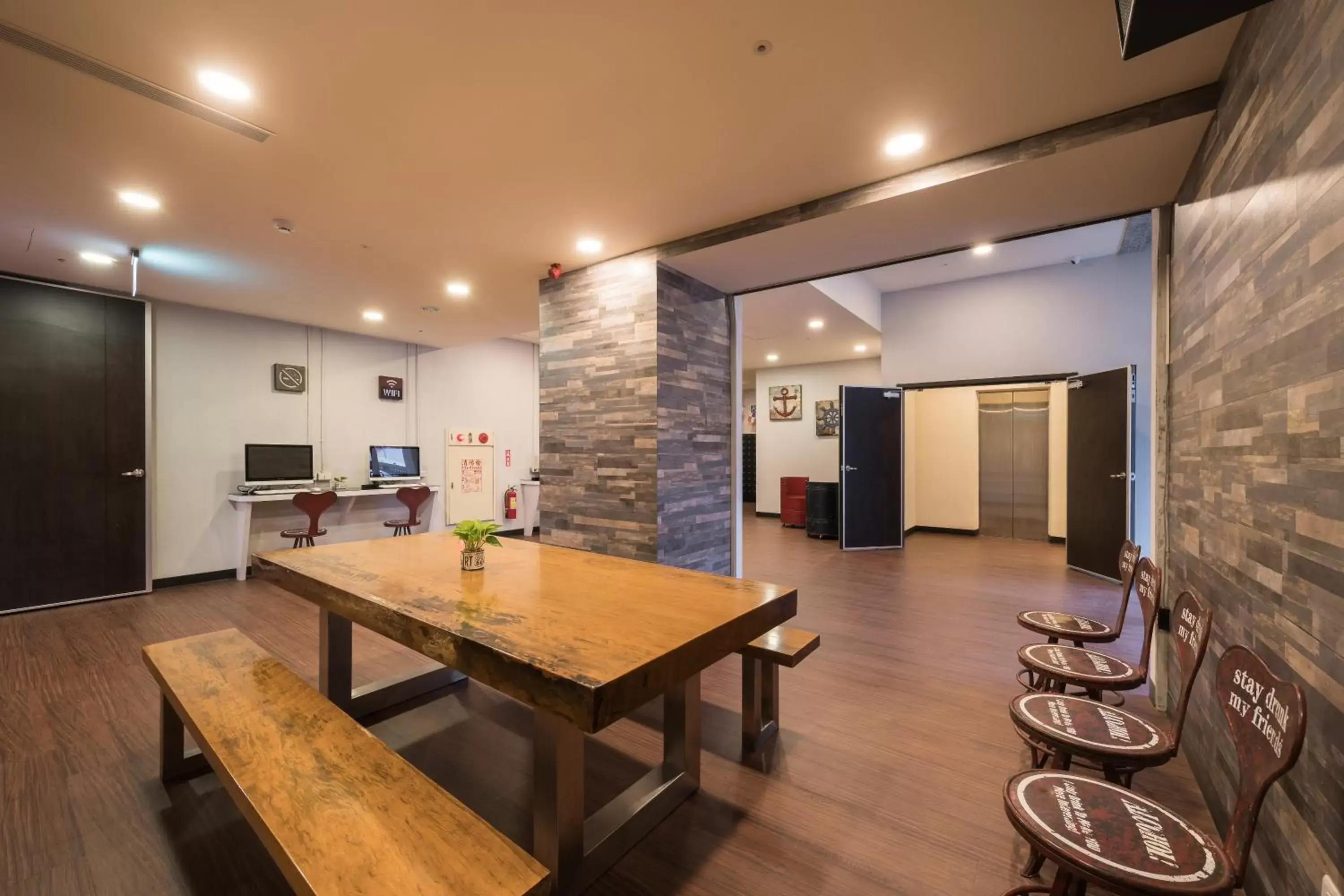 Business facilities, Dining Area in Skyone Hotel