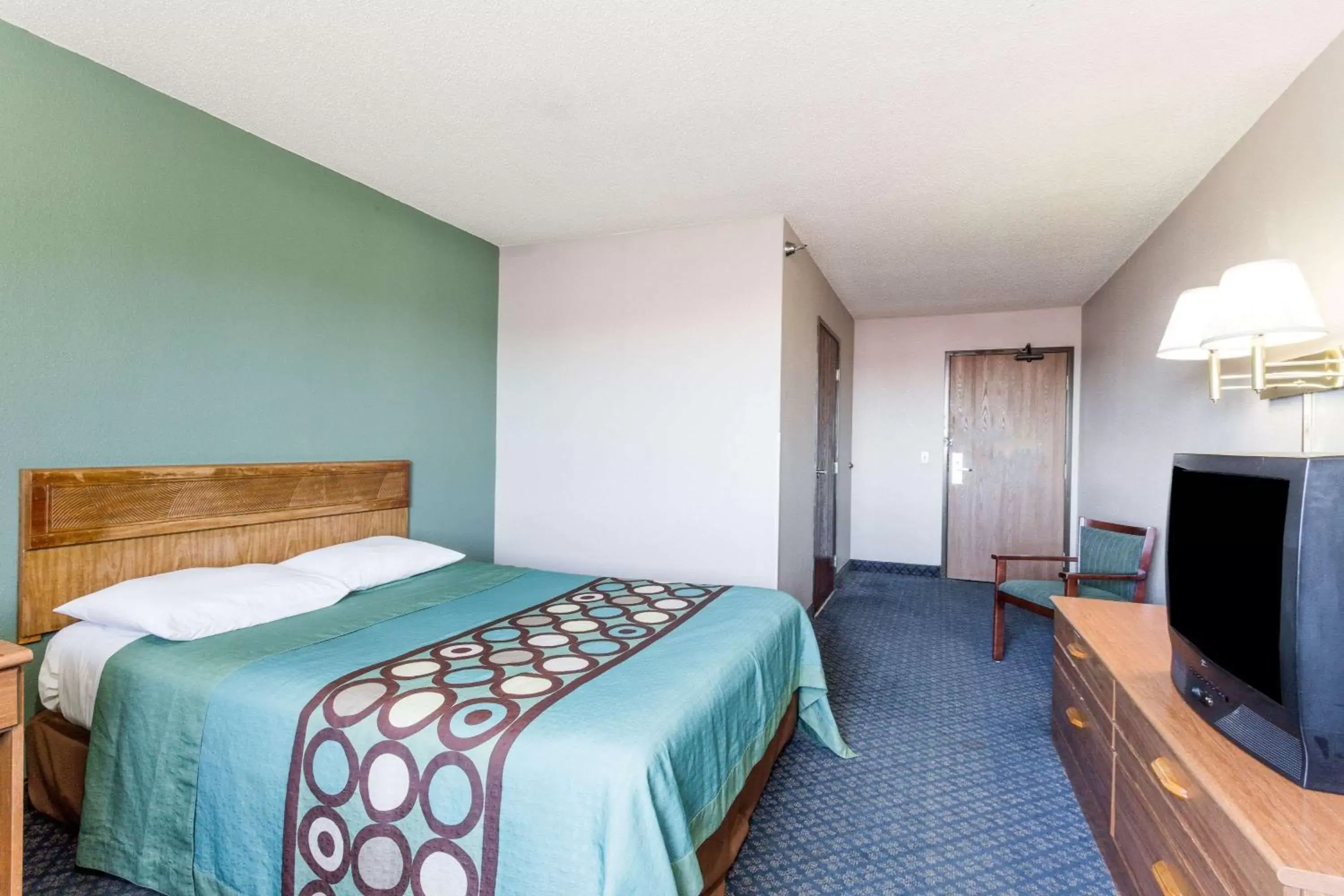 Photo of the whole room, Bed in Super 8 by Wyndham Richmond Midlothian Turnpike